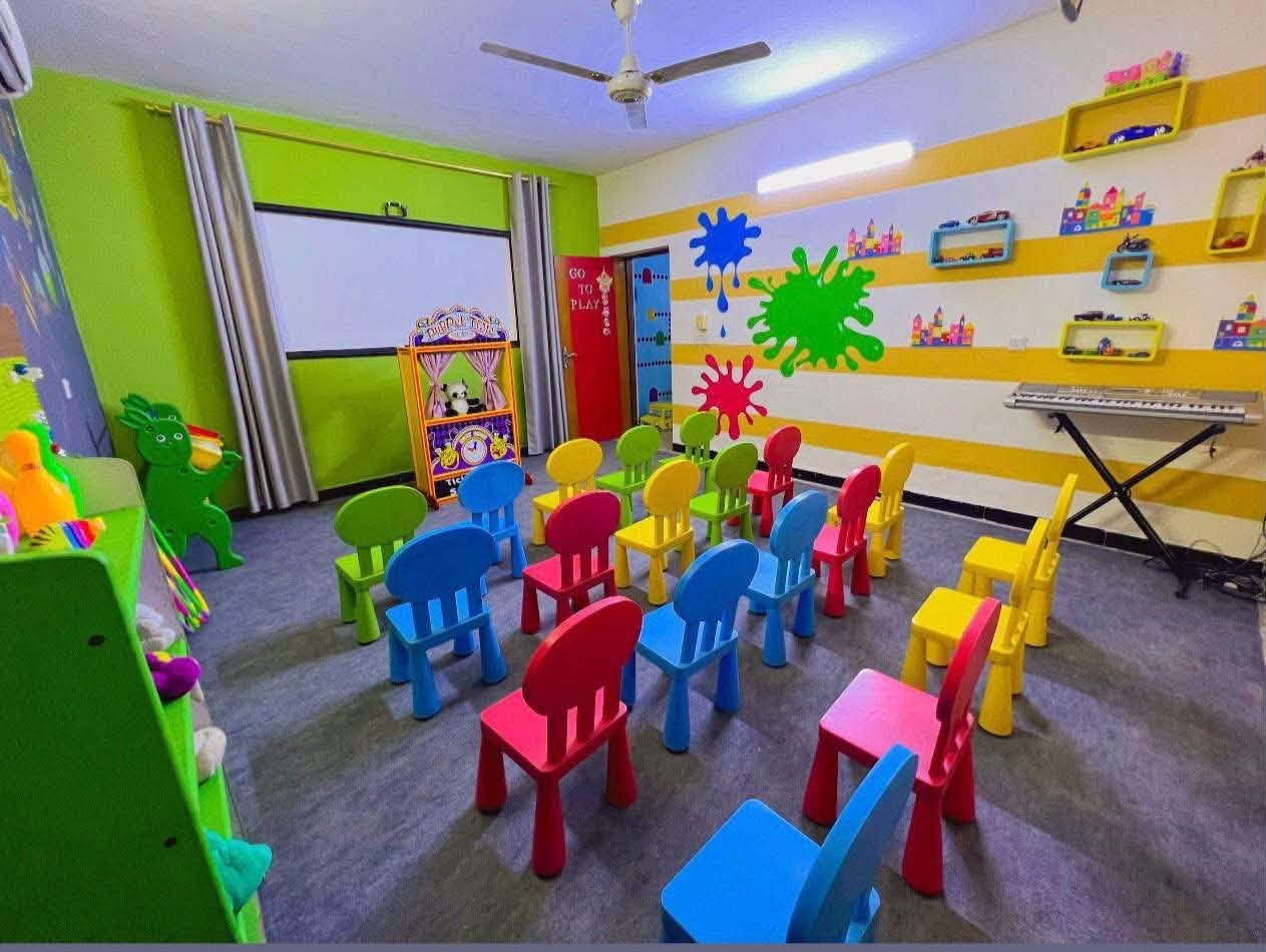 🏫 روضة أحباب الشدن الأهلية

تعلن عن بدء التسجيل للعام الدراسي الجديد
📚 2026 – 2027

👶 تستقبل الأطفال من عمر 4 أشهر وحتى 5 سنوات

⏰ أوقات الدوام:
من الأحد إلى الخميس
من الساعة 6:45 صباحًا ولغاية 2:30 ظهرًا
مع توفر أوفر تايم لغاية الساعة 4:00 عصراً

ماذا تتميز به روضة أحباب الشدن؟

🔹 سبورات تفاعلية ذكية مجهزة لجميع الصفوف
🔹 🎬 سينما خاصة بالأطفال
🔹 🎭 مسرح دمى
🔹 🎵 نشاطات موسيقية
🔹 🥋 تايكوندو
🔹 🩰 باليه

📌 خبرة تمتد لـ 26 عامًا
تأسست الروضة عام 2000 بخبرة طويلة في مجال رياض الأطفال

📍 العنوان:
بغداد – حي القادسية – ساحة قحطان
خلف مطعم عدنان للمشويات

📞 للاستفسار والتسجيل:
***********
صفحه الروضه على الانستكرام لمتابعه النشاطات

https://www.instagram.com/ahbabal_shadn?igsi=aGtkaXE1dGx4aHR2&utm_source=qr
