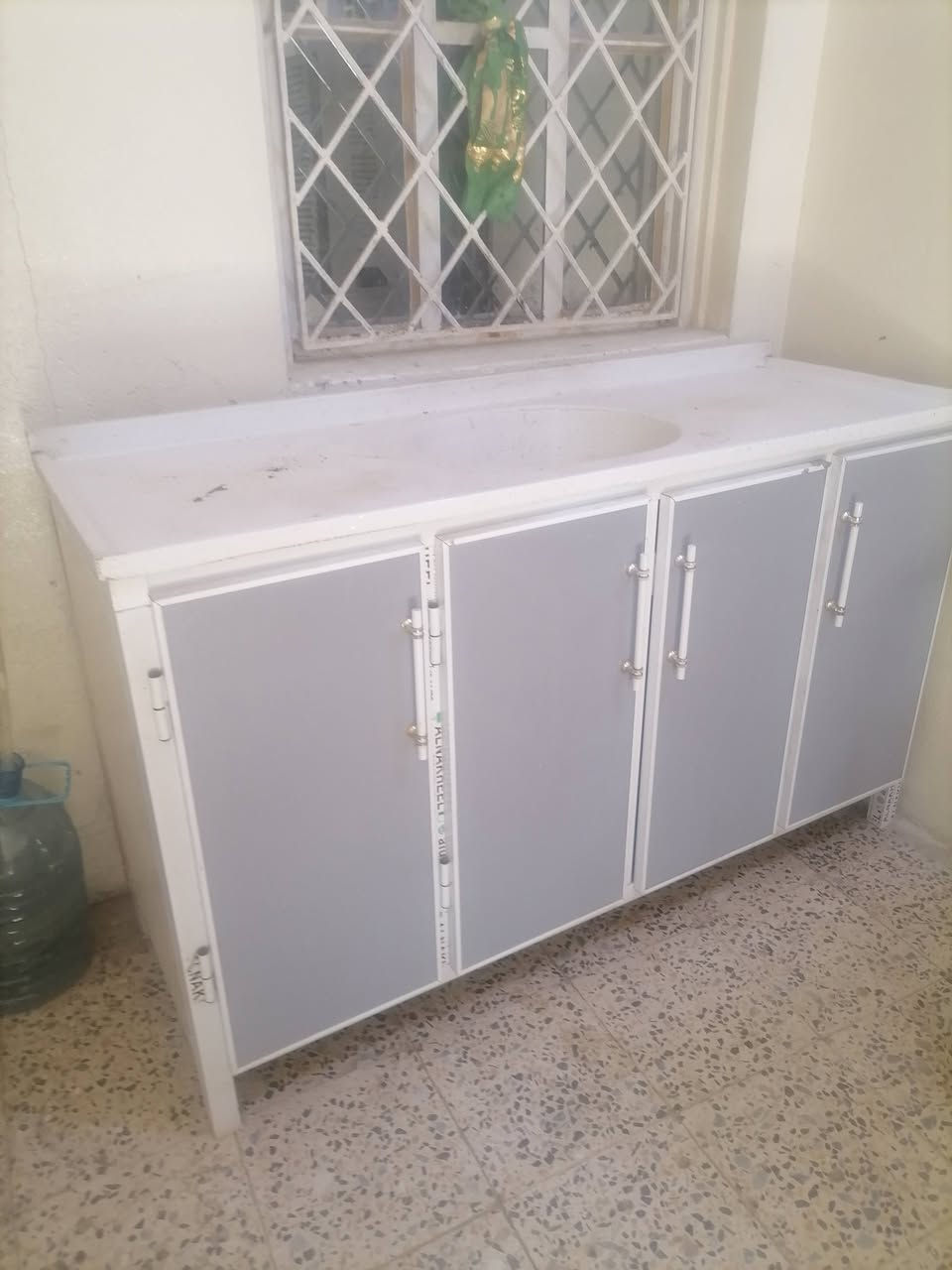 سنك متر ونص مرمر ولطباخ للبيع اتصال هاتفي ***********
