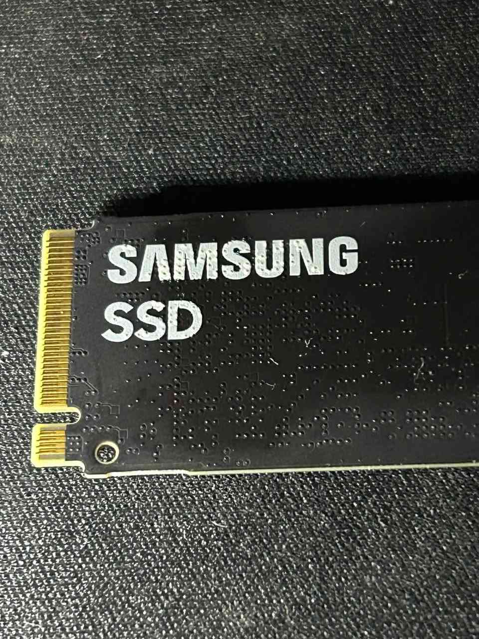 Samsung PM9A1 NVME 256gb جيل ٤ سرعة ٦٩٠٠
السعر ٥٥ الف
SSD Kingston skc600 256gb 
السعر ٤٥ الف 
القطعتين استخدام شخصي وليس امزون أو باله 
موقعي بغداد حي الجامعة الرقم ***********
