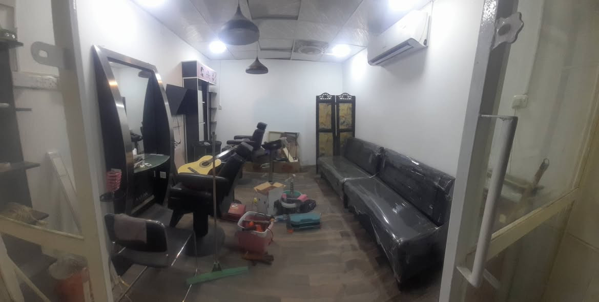 💈 فرصة عمل – مطلوب حلاق 💈
يعلن محل حلاقة عن توفر فرصة عمل لحلاق محترف وذو خبرة، للعمل ضمن فريقنا.
✂️ المطلوب: • خبرة جيدة في قص الشعر واللحية
• حسن التعامل مع الزبائن
• الالتزام والنظافة
• الجدية والالتزام بالدوام
📍 الموقع: [اليرموك]
💰 ا: [ نص/ أو حسب الاتفاق]
📞 للتواصل: [ ***********]  واتساب. ابو محمد
إذا كنت مهتم، تواصل معنا أو شارك الإعلان مع من يبحث عن عمل. 
حلاق عراقي او عربي
