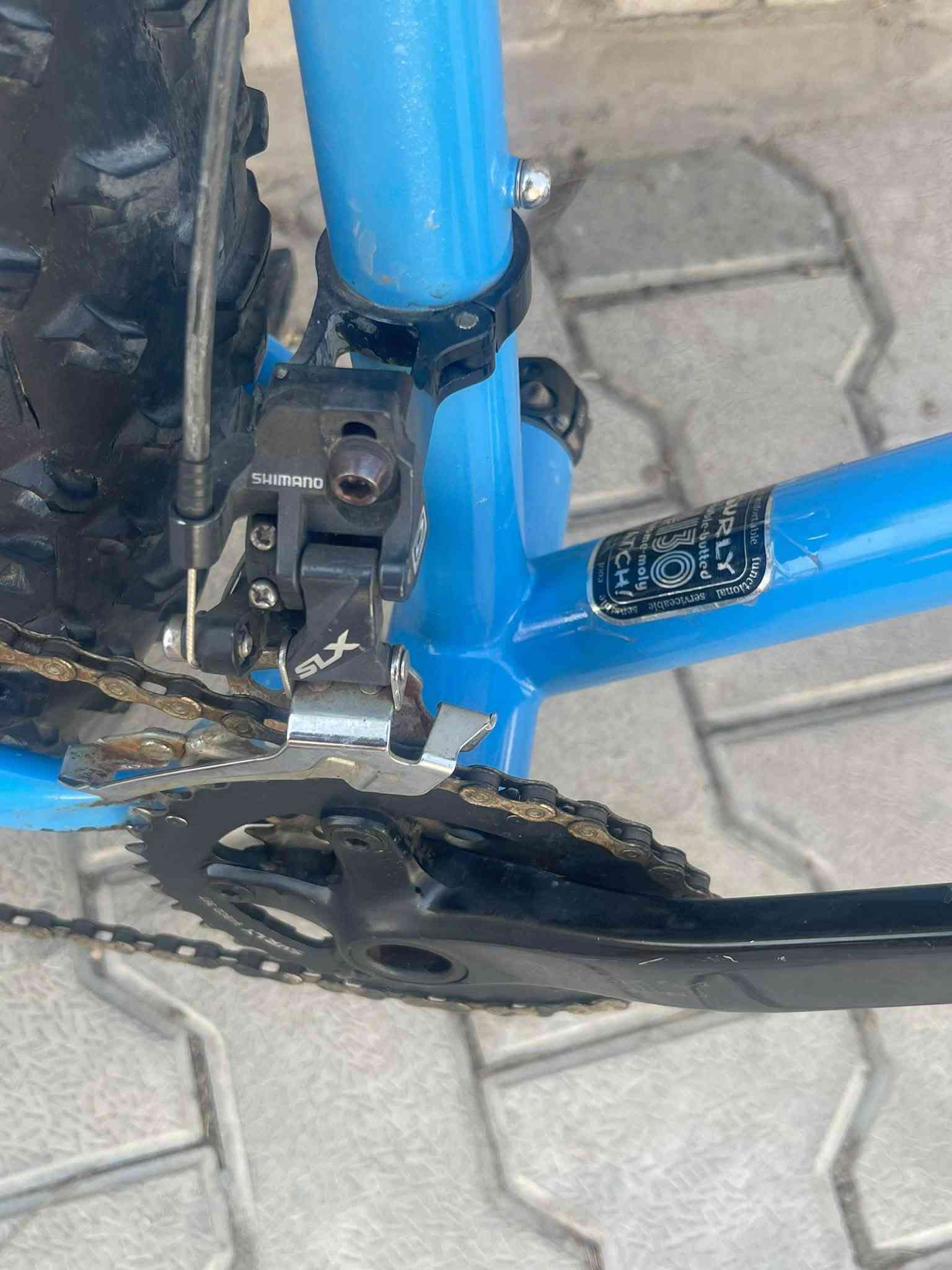 🚨 للبيع – SURLY النادرة 🇩🇪🔥

اليوم جبتلكم شي مميز ونادر شويّة 👌
🚲 دراجة SURLY – دبابه استيراد ألمانيا 🇩🇪
📏 الحجم 26 L
⚙️ سستم DEORE SLX
🔧 عدد السرعات 10×2
🇺🇸 صينية وبراكيت SURLY
🔩 الدراجة تقريباً كلها SURLY من التايرات للويالة وكل التفاصيل.

🎛️ ويالتها نظام شفت بولبرن وصوتهم طرب 🎶
💪 الدراجة بيها سياقة وثباتها وأدائها صدك روعة.

📍 الموقع: بغداد – المنصور
📞 ***********
