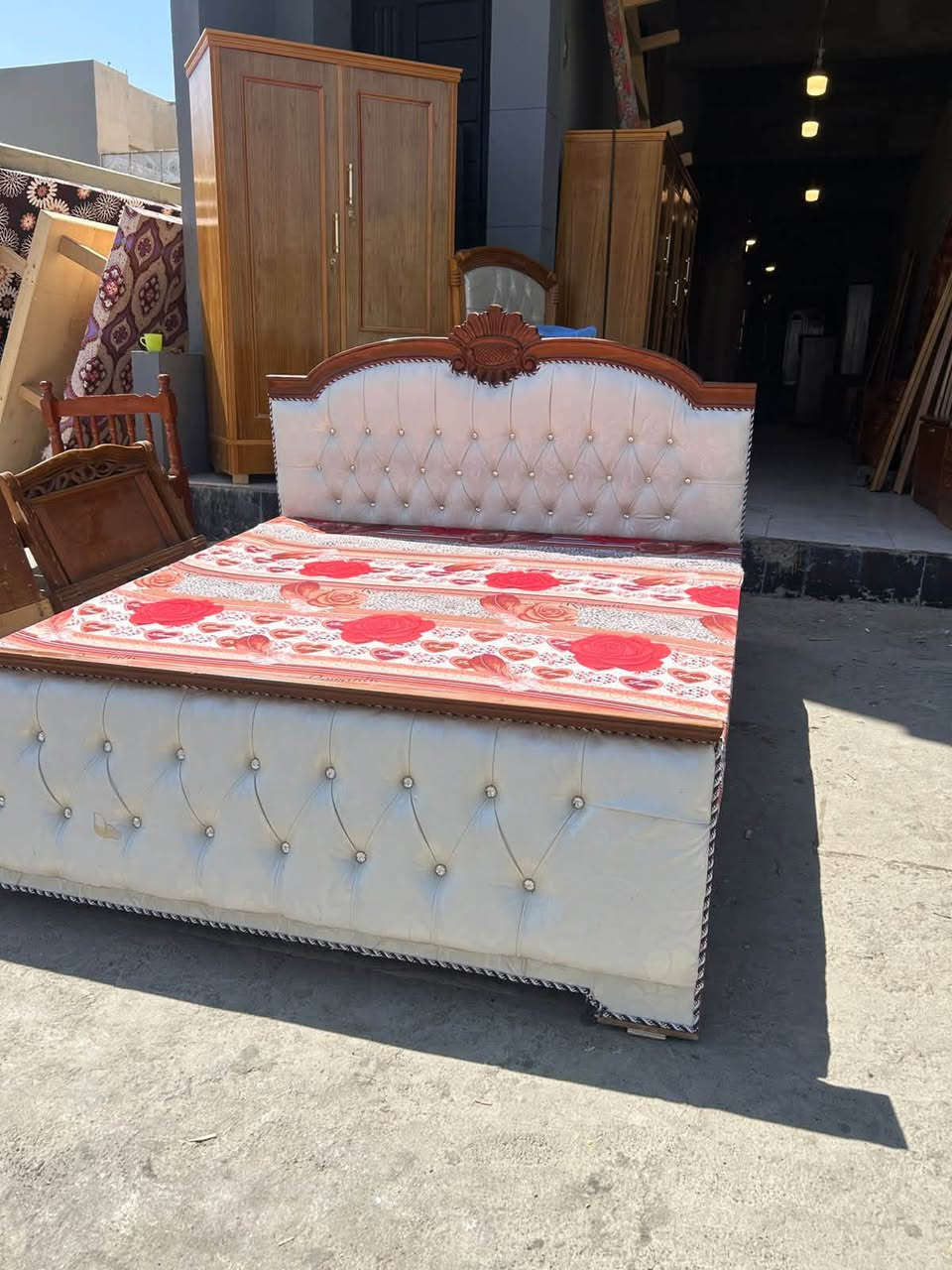 سرير نفرين للبيع  🛌 شغل توصي ثقيل
موديل مخسف زان  🔥🔥🔥⚜️⚜️

العرض 180 سم الطول مترين 

فصال كلاسك كشن بلوك شغل توصي ثقيل ⚜️💥💥

للاستفسار الاتصال على الارقام 

اسيا 📞(***********)

كورك📞  (***********)

عنواننا موصل 

حي الحدباء سايدين الصديق معرض عمار ابو حمزه قرب كماليات سند ⭕️⭕️

مستعدون لشراء غرف النوم والكناتير الصاج
