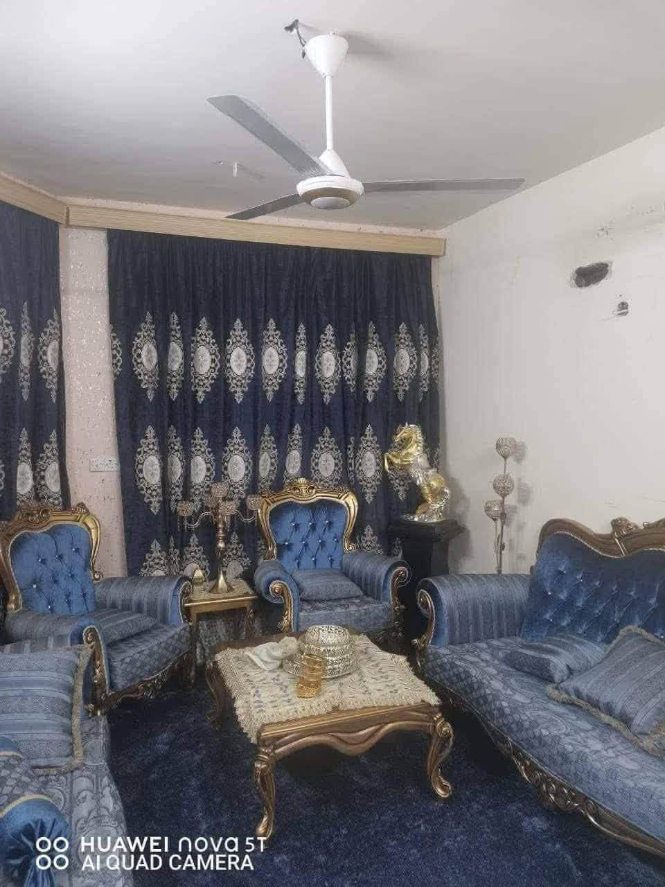 للبيع بيت سكني – فرصة مميزة
📍 الموقع: الدورة-مقابيل شارع ابو طيارة-شارع نسائم النخيل – المربع الأول
📏 المساحة: 100 متر
📄 الملكية: طابو زراعي / سند 25
🚪 الواجهة: 6 متر

🔹 تفاصيل البيت:
 • يحتوي على 3 غرف نوم
 • صالة واسعة
 • مطبخ
 • خدمات (حمام + توابع)
 • تصميم مناسب للعائلة

🔹 حالة العقار:
 • البيت مؤجر حالياً بـ 550 ألف شهرياً (دخل 

📞 للتواصل والاستفسار يرجى المراسلة على الخاص أو الاتصال على الرقم او الاتصال على الواتساب 

▶️ (***********)

نص مكتوب في الصور:
- HUAWEI nova 5T AI QUAD CAMERA