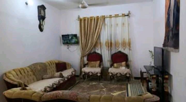 بيت للبيع#مساحة 220 متر 
طابوو زراعي سند 25
يحتوي البيت على 
غرف 5♦️
ديوانيه♦️
مطبخ حار وبارد
صاله♦️
كراج للسياره
ترك داير ما داير البيت 
حديقه
غرفه من الغرف سويت طولها ٩ امتار 
#العنوان المكان البصرة .السعر 110 وبي مجال