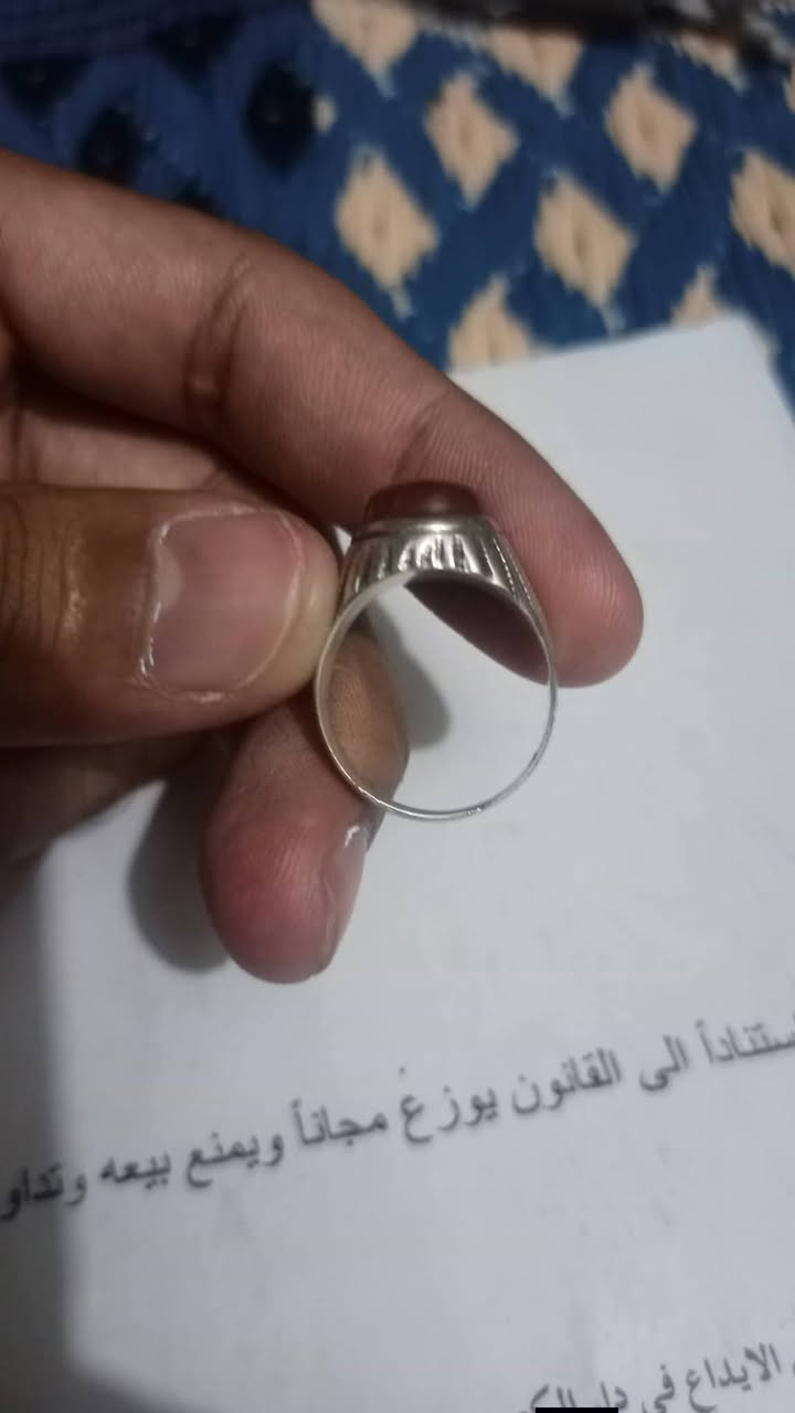 السلام عليكم 2محابس للبيع 
السعر 50الف عقيق يماني مشمشي 
*********** بيهن مجال للشراي 
بغداد المدينه
