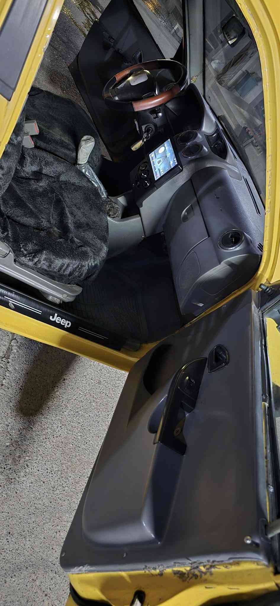 البيع مستعجل سعر 15 وبيها مجال السياره نظيفه
السلام عليكم للبيع سايبا موديل ٢٠١٣ رقم بغداد سنوية مشروع وطني شرعي بالموصل شرط تحويل سنوية منتهية بل٢٥ هيئة ١٥٠الف غرمات١٠٠الف فقط محرك وكير شرط وايرمنية كلها شغالة تبريد كامل بس كمبريسر مفتوح سيارة كاملة شفل وطلع على باب الله طخم تاير جديد باتري جديد سيارة بدون ضرر بيها تقليمات بدون صبغ وضع شركة سعرها (15وبيها مجال )للتواصل 
***********
***********
