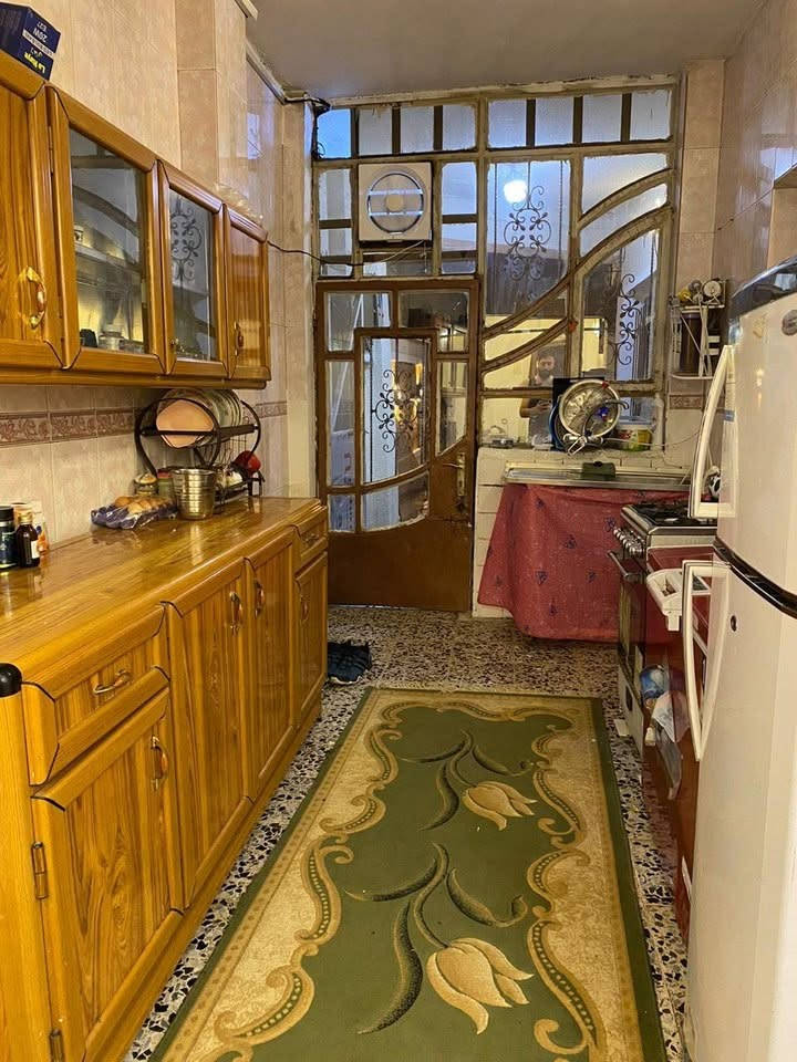 � للبيع دار سكني مميز – بغداد / السيدية / حي الشباب
📍 موقع مميز جداً وقريب من الشارع العام، وفي منطقة سكنية هادئة وقريبة من جميع الخدمات.

📐 المساحة: 120 متر مربع – ملك صرف/منفصل
🏠 بناء طابقين
🛠️ تم تحديث وتجديد البناء بالكامل عام 2025

🔹 تفاصيل الدار:

• 3 غرف نوم 🛏️
• غرفة استقبال للضيوف
• هول داخلي
• مطبخ 🍽️
• 3 حمامات 🚿
• كراج صغير 🚗
• سطحين
• تصميم عملي ومناسب للعائلة

📍 الموقع والخدمات:

✅ قريب جداً من مدرسة أميمة الابتدائية
✅ قريب من مدرسة الثبات المتوسطة
✅ قريب من الشارع العام
✅ قريب من الأسواق والمحلات وجميع الخدمات

⭐ موقع ممتاز + بناء محدث حديثاً + مساحة مناسبة للعائلة

💰 السعر: يُذكر عند التواصل

📞 للاستفسار أو تحديد موعد للمعاينة، يرجى التواصل على ***********.

