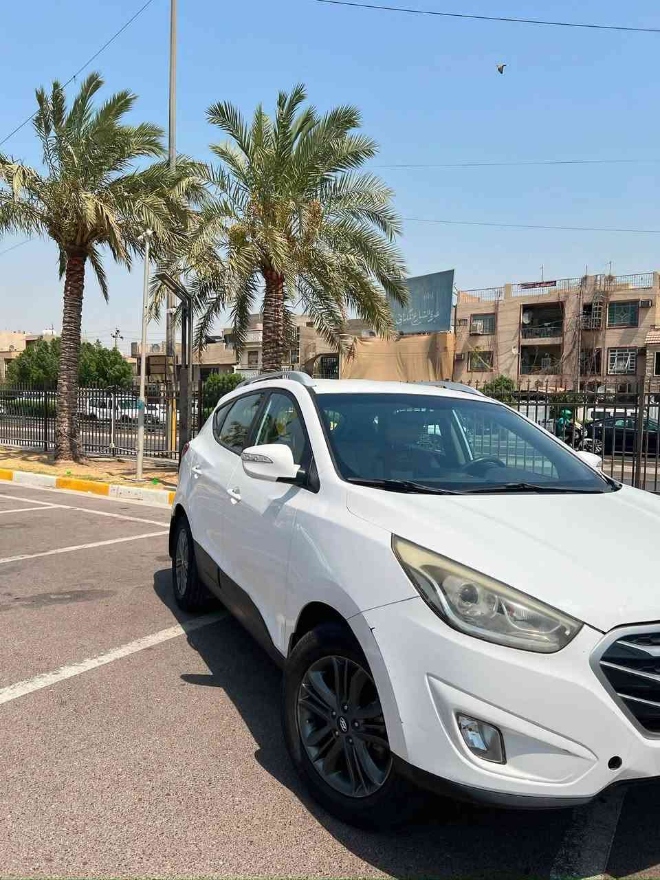 السلام عليكم 
توسان موديل15 خليجي 
سياره نظيفه حيل ماشيه 90km
سياره بيه قطعه بارد جاملغ مال راكب وبيه طخات 
سعر 143 
للاستفسار على رقم***********

