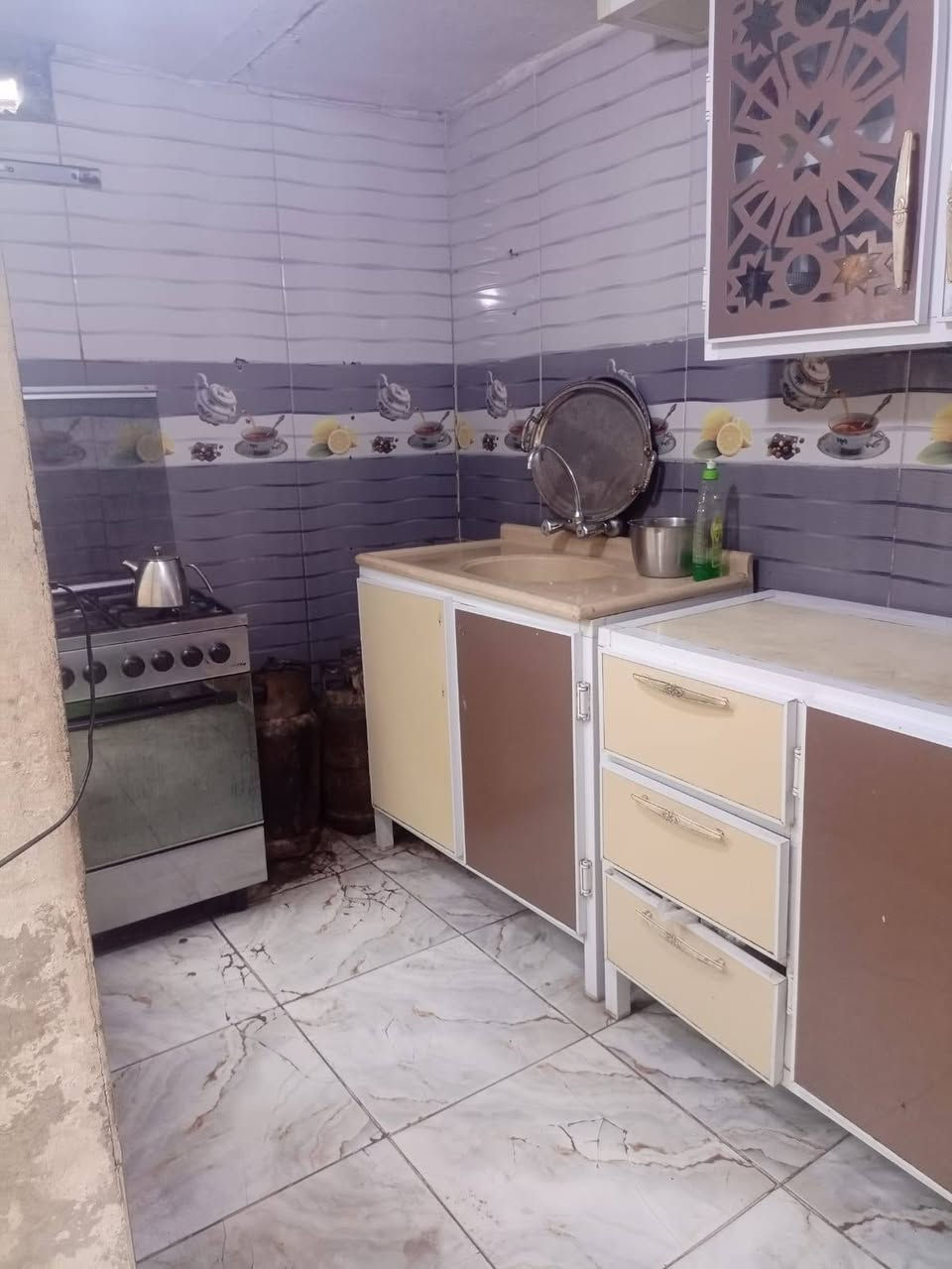 بيت للبيع مساحه 50 متر بالضغط الطابق الارضي  هول وملحقاتها والطابق الثاني غرفه نوم واحده  ***********  واتساب ‏‪***********‬‏ للاتصال
