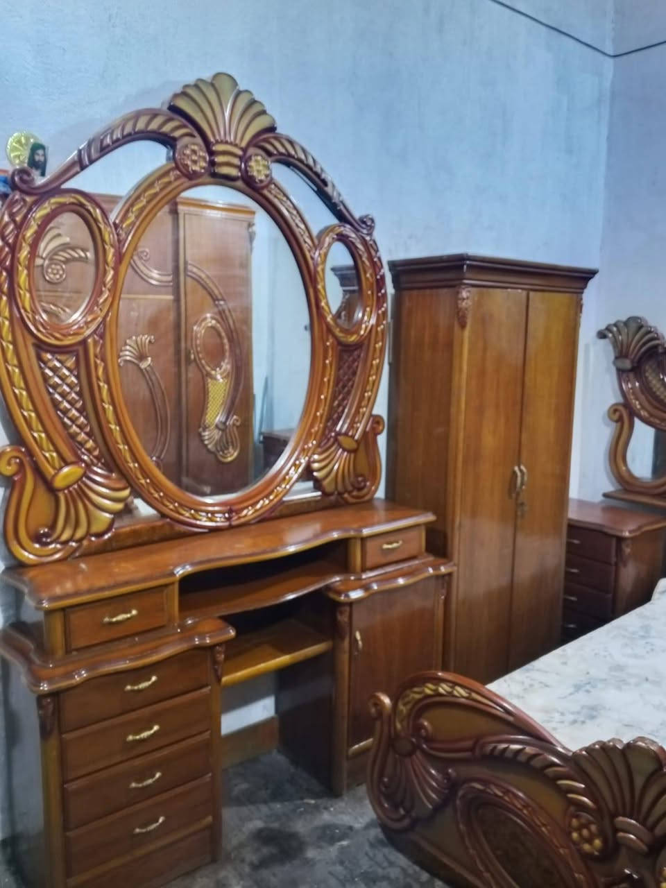 650غرفه ست ابواب مال عرسان صاج بغداد الحسينيه مال الراشديه وعندي توصيل ***********
