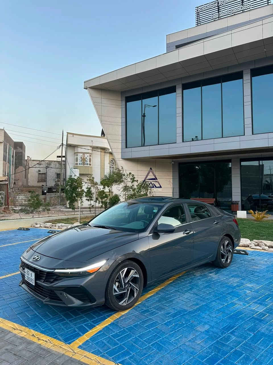 للبيع النترا وراد امريكي مديل 2024 🏎️
حادثها باب خلفي صبغ + جاملغ امامي صبغ + طرف لباب ولبنيد حادث بسيط 
بدون اي دواخل لو شاصي بدون ايرباك كلشي سليم 
سيارة جديدة 🆕
لون اسمنتي مميز 🩶 
وجاهزة فول مواصفات فتحة سقف
داخل خليجي لمميز ✅
ماشية 28 فقط 
ترقيم جديد رقم اربيل الدولي❗️
السعر ب150$ وبيها مجال ⚠️
العنوان ; البصرة الجنينة 
الهاتف :***********
