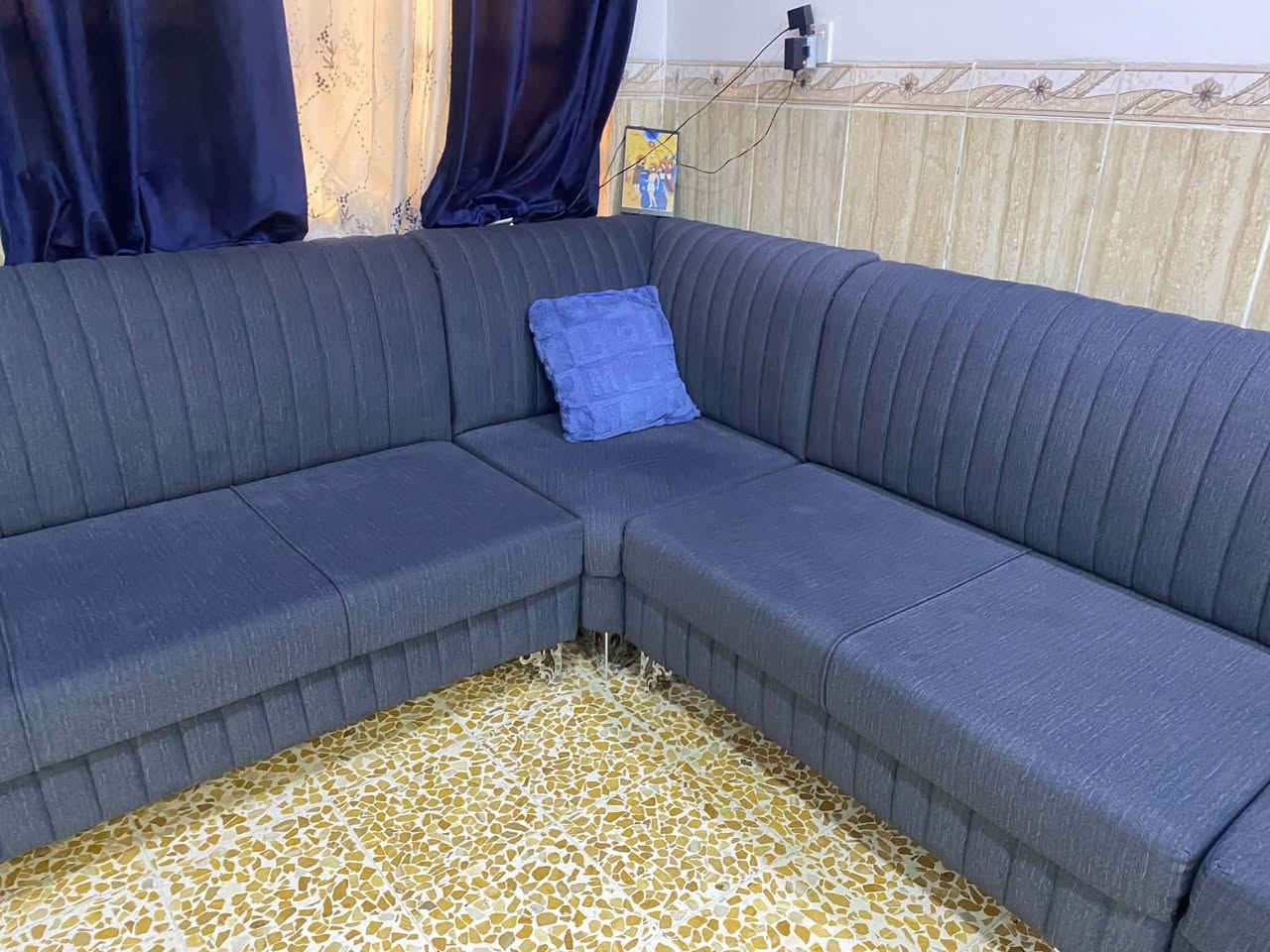 أغراض للبيع 🏠 !!!!!!
طخم اللون فيلي على زراق طول 10 متر سعر 500

طخم اللون الجوزي طول 10 متر سعر 400

شجرة كرسمس طول 180 مع ملحقاتها بلونين الأحمر و اللون ابيض×فضي سعر 150 وبيها مجال 

تواصل على الرقم ***********
