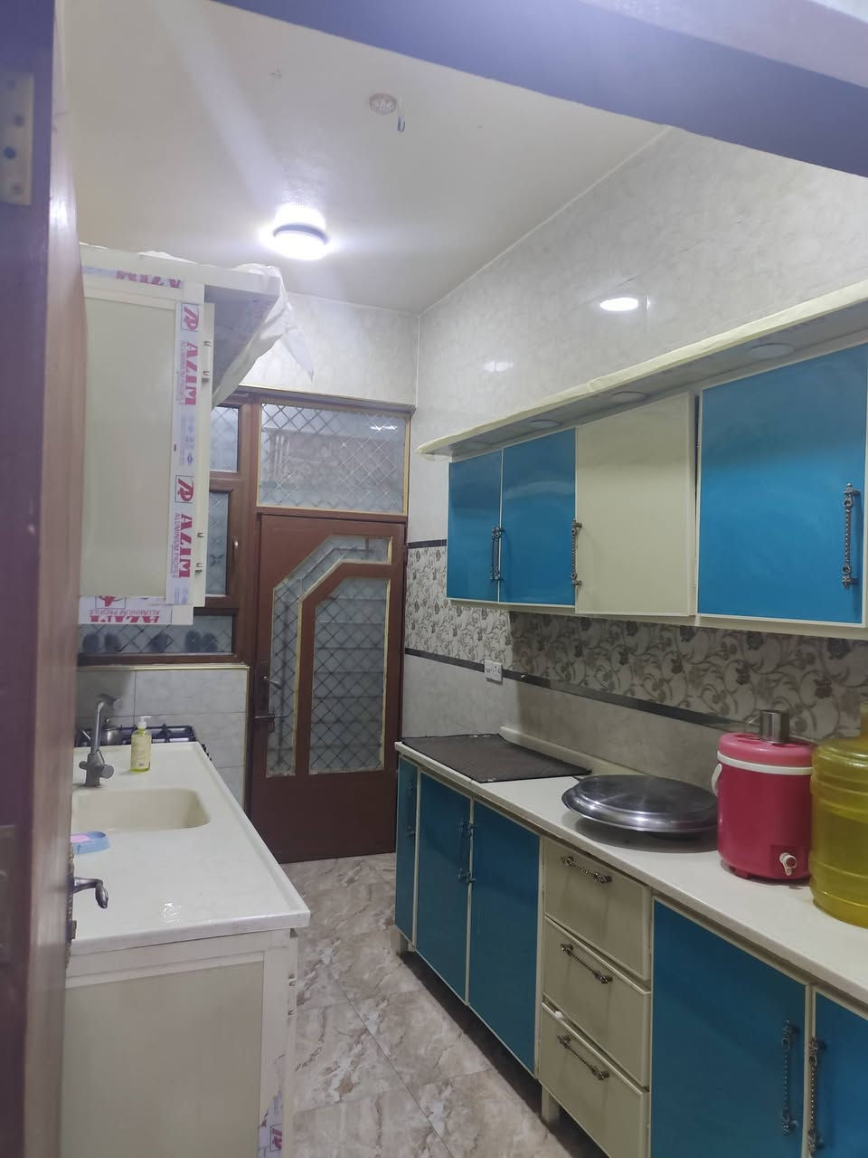 للبيع بيت طابقين ١٢٠ م واجه ٦ التحرير دور الضباط الثانيه قرب جامع الأنفال والفلكه الاخيره بناء حديث ٤ غرف النوم وصاله واستقبال ومطبخ معروض في مكتب النوارس للعقار للاستفسار خاص واتس اب ***********
