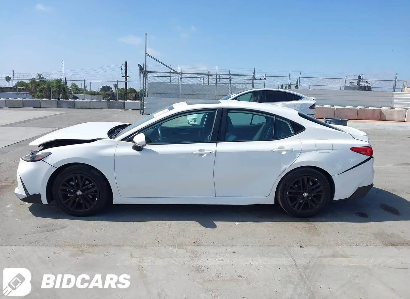 للبيع – تويوتا كامري SE هايبرد 2025
بدون تصلیح 
🚘 Toyota Camry SE Hybrid 2025

* فئة SE الرياضية
* محرك 2.5 لتر هايبرد اقتصادي جداً
* ناقل حركة أوتوماتيك (eCVT)
* دفع أمامي (FWD)
* شاشة لمس
* Apple CarPlay وAndroid Auto
* كاميرا خلفية
* تشغيل بصمة ودخول ذكي
* رادار، مثبت سرعة، ونظام المحافظة على المسار
* جنوط رياضية

🔹 السيارة بالطريق إلى ميناء مرسين – تركيا.
🔹 الضرر موضح في الصور.
🔹 بدون إيرباك وبدون دواخل.
🔹 دخول جديد.

📞 للمزيد من المعلومات: ***********
وتسئاب موجود
