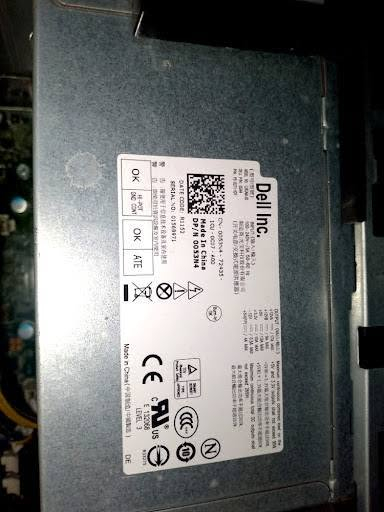 • تجميعة شركة : Dell optiplex (الكيس الاصلي  بحجم mid-tower)
•المعالج(CPU): Intel core i3 (الجيل الثاني )
•الرامات (RAM): 4جيجابايت DDR3 (شريحتين )
•التخزين (HDD) : هارد500 جيجابايت نوع western Digital Caviar Blue (RBM 7200 سريع )  يحتاج تصليح أو تبديل 
• مزود طاقة (power supply) : DELL الاصلي شرط بقدرة 265واط 
• يتصلحالمنافذ والتشغيل : منفذ HDMI ومنفذ VGA ومنفذ USB متعددة وقارئ اقراص DVD-RW ومدخل كابل شبكة LAN
•الحالة شغال وجاهز للاستخدام فقط يحتاج كارت شاشة وهارد 
*• مانختلف على السعر .... 
للتواصل واتساب ***********

