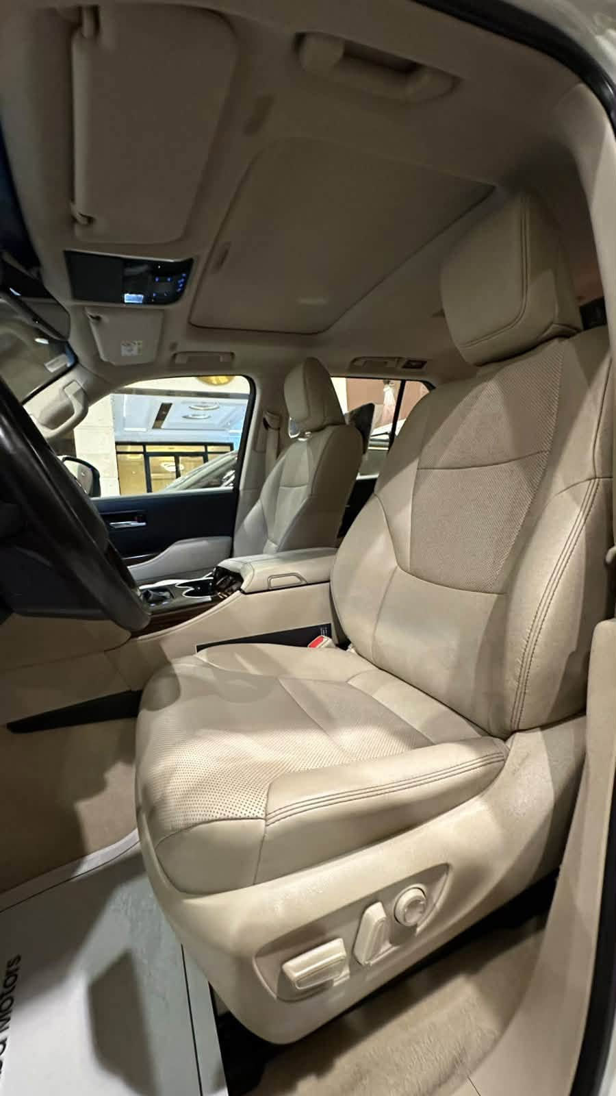 السلام عليكم 🌹
🚘 للبيع أو المراوس

لاندكروز 2024
SAS Limited أصلية
📍 ماشية: 32,000 KM

✅ السيارة مكفولة كفالة عامة من كلشي
⚠️ فقط توجد رصعة بسيطة جداً بالباب الخلف الصدر مسحوبة سحبة بسيطة جداً.

🔹 باقي السيارة مكفولة كفالة عامة من كلشي.

📍 موقع السيارة: بغداد – النهضة

📞 للاستفسار: ***********

