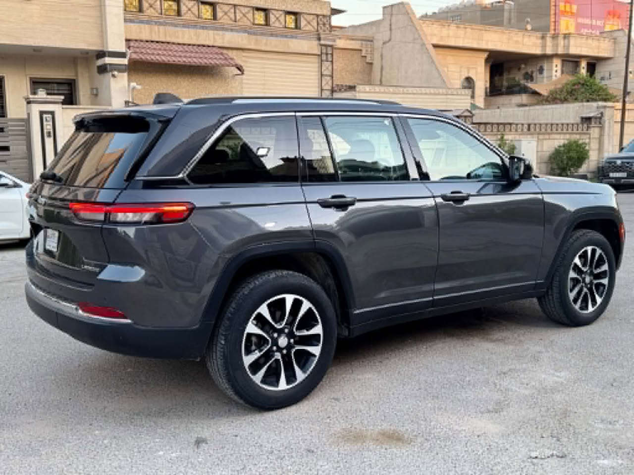 للبيع او مراوس
 جيب لاريدو 2024 
ماشية 9000 ميل فقط 
3.6 v6 دفع خلفي
بصمة تشغيل وابواب 
شاشة  ابل كار بلي 
شاشة عداد سرعة 
مقاعد امامي كهرباء 
تحكمات سترين فول 
شاشة اعطال  
رادار امامي خلفي جانبي 
تحديد مسار 
لدات امامي خلفي 
ويل حجم 20 
مانع انزلاق 
خروج عن مسار 
‏Auto stop  
نظام sport
صدر كامل جديد 
سيارة جاهزة  
سعر 22.500$$ بدون رقم 
مكان سيارة زيونة معارض ملعب شعب 
*********** 
***********
