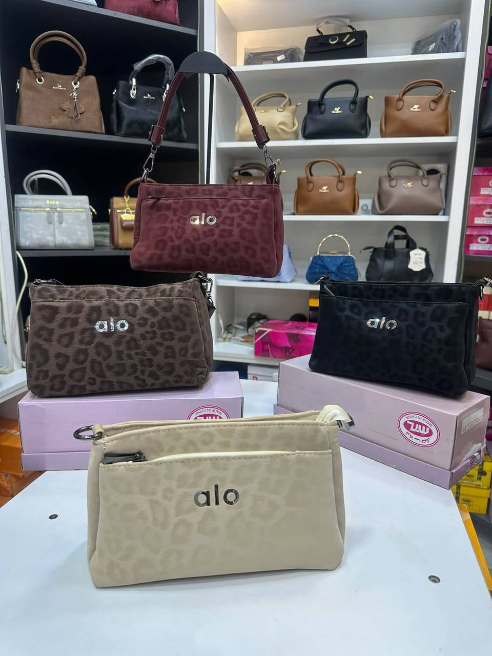 👜✨ حقائب رسمية بأناقة مميزة ✨👜
ستايل راقي، تصميم أنيق، وجودة تليق بإطلالتك 🤎
اختاري حقيبتك وخلي أناقتك تحچي عنك ✨
📍 خانقين – شارع مصرف، عمارة الحاج شاكر رضا، مقابل مجمع شاهين 📩 للطلب والاستفسار راسلونا على الخاص
