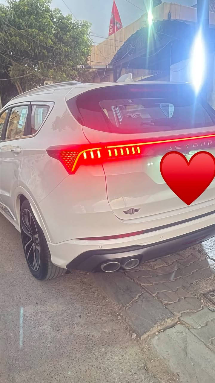 جيتور للبيع موديل 2024 لكجري

جيتور X70 Plus 1.6 Luxury الفول واعلة فئة معروفة مواصفاته موه العادية 

المواصفات:

*عدد صفوف المقاعد 3 (7 ركاب ) 

* إطارات قياس 20 إنچ

*فتحة سقف بانوراما 

*مقصورة الركاب من الجلد الفاخر بلونين

*مقعد السائق والراكب كهربائي

*مقعد السائق مزود بذاكرة لحفظ 3 وضعيات الجلوس

*مقعد السائق مبرد ومدفاء

*مقعد الراكب مبرد ومدفاء

*كاميرات محيطية 540 درجة

*شاشة عرض ترفيهية قياس 12.35 إنچ

* لوحة القيادة الكترونية قياس 10.25 إنچ

*نظام صوتي من ٨ سماعات عالية الجودة

*رادار تفاعلي

*نظام تحذير مغادرة المسار

* نظام القيادة شبه الذاتية

*نظام مراقبة النقطة العمياء 

*نظام التحذير من التصادم الأمامي و الخلفي 

*نظام الكبح التلقائي في حالة الطوارئ

* إنارة محيطية

* إنارة ترحيبية

* المرايا الجانبية قابلة للطي كهربائياً ومدفئة

* شاحن هاتف لاسلكي سريع

*الأضواء الأمامية والخلفية أوتوماتيكية ليد(LED)

* مسند الذراع الوسطي مع ثلاجة

*نظام الدخول الذكي (بصمة)

* صندوق كهربائي

* نظام الفرامل اليدوية الاوتوماتيكي Autohold

*مكيف مع شاشة تحكم منفصلة للصف الثاني

*نظام مساعد صعود المرتفعات

*وسائد هوائية امامية وجانبية عدد 6

*نظام المكابح المانعة للانغلاق

*نظام التحكم بالثبات 

*نظام التحكم نزول على المنحدرات

*داش كام - DVR

*نظام تنقية الهواء PM2.5 مع فلتر N95

*قفل وفتح النوافذ والسقف باستخدام البصمة

السعر ١٥٣ وبية مجال قليل اخوان انتو تعرفون اسعارهن المكفول يختلف وهذا يختلف ميعجبك السعر اعبر المنشور واني خادمك 
السيارة بيه بارد بالجاملغ الامامي كارت بالجاملغ الخلفي دعامية شخوط ومبين بالصور 
مكاني بغداد الكرخ ١٤ رمضان 
رقم السيارة ١٩ انكليزي تحويل مباشر بائي مكان 

ممتواجد فيس بس واتساب اواتصال ***********

