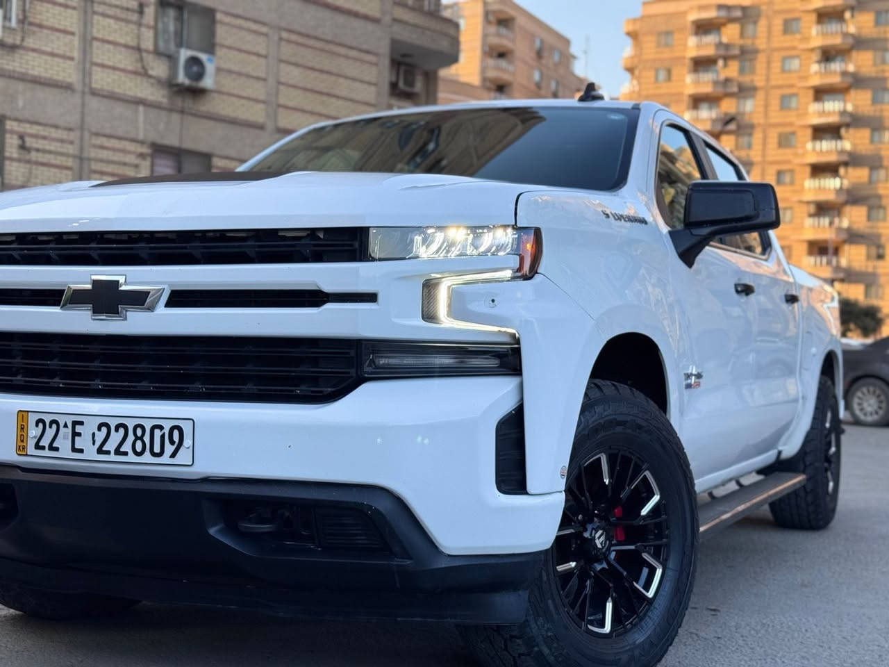 السلا عليكم

شيفروليت سلفرادو

Chevrolet Silverado
السعر 245$

لون ابيض

والمرغوب (باب طويل بدي قصير)

 موديل : 2020

محرك : 5300 V8 ( المرغوب )

كير :  6 سرعات ( المرغوب )

ضرر قطعه وحده فقط
واضح بالصوره

رقم شمالي بإسمي تحويل ثاني يوم
و الهزه كامله 

(المواصفات)

- فور ويل 

- تشغيل و إطفاء عن بعد 

- فتح النوافذ عن بعد 

- إناره ترحيب 

- صندوق الخلفي كهربائي

- كامره خلفيه 

- مانع إصتدام مع فرامل 

- سياقه ذاتيه 

- حساسات إطار 

- شاشه تدعم(ابل كار بلي+واندرويد اوتو)

- مثبت سرعه 

- تبريد ثلج  + تدفئه  

- تبريد قطعتين 

- تسع السياره إلى 6 ركاب 

- مانع نزلاق

- سايد بريك كهربائي

- تنفيذ الأوامر الصوتيه 

- تحكمات ستيرن 

- دهن الگير جديد 

- سبير و ملحقاته جاهزه / + تايرات ثنين نضيف جدا اضافيات

الاضافات:

- دوسات ب200$
- طخم ويل جديد 1200$
- غطاء بدي 250$ 
- لايتات زينون 

كلشي واضح بالصور و السونار + فقط مأشر سيرفس حجر بيئه بسبب البانزين بالعراق العظيم 

وتحياتي للجميع

مكان السياره صلاح الدين / قضاء الدور 

***********
