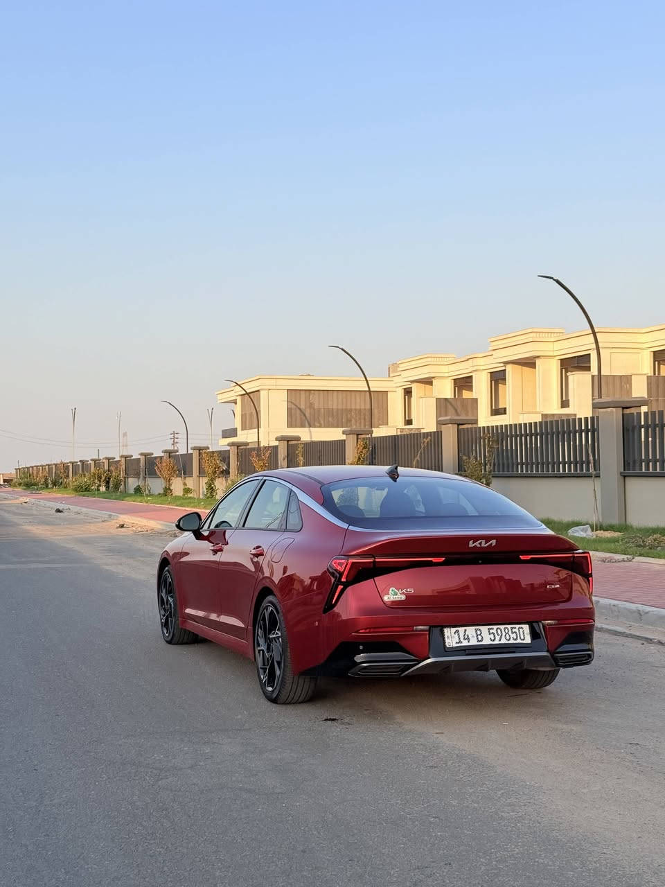 السلام عليكم 
kia k5 GT-line 2025  وارد امريكي للبيع فقط
محرك 2.5 تنفس طبيعي 
كير ٨ سرعات 

مواصفات السياره 
الكشنات جلد المقاعد ل اماميه تدفئه فقط الستيرن تدفئه فقط 
رادار امامي ورادار خلفي 
مثبت سرعه تكيفي 
المحافظه على المسار 
المري كت ل gt line  ومواصفاتها المعروفه بعد 
بدون فتحة سقف 
متبدل بيها فقط بنيد ودعامية  باقي السياره مكفوله من محرك وكير وشاصي ولغود والخ 

مكان السياره بل بصره وباسمي وتحويل ثاني يوم  
وصور الحادث موجوده بداخل المنشور 
وسعر السياره 190ورقه وبيها مجال للشراي
***********
