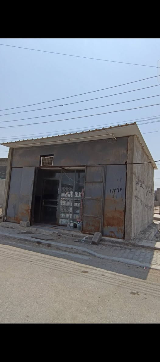 السلام عليكم
عندي قطعة أرض مساحته ٢٤٠ طابو صرف الواجهة ١٠ ونزال ٢٤  القطعة مقلوعه ومحدوله وبيه رباط شغل شخصي درجة أولى العنوان البصرة ابو الخصيب طريق الوسطي كافة الخدمات متوفرة ماء كهرباء شارع تبليط وأرصفة السعر ٩٨ وبيه مجال الاستفسار (***********)
