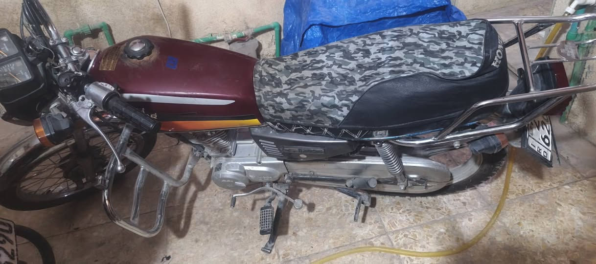 سلام عليكم
دراجه نضيفه مديل 21 كهربائيات شغاله ماعده الاشاير محرك ممفتوح تشغيل هندر واحد بس للتواصل واتساب  *********** 
ملاحضه الدراجه باسمي مداور ثاني يوم
