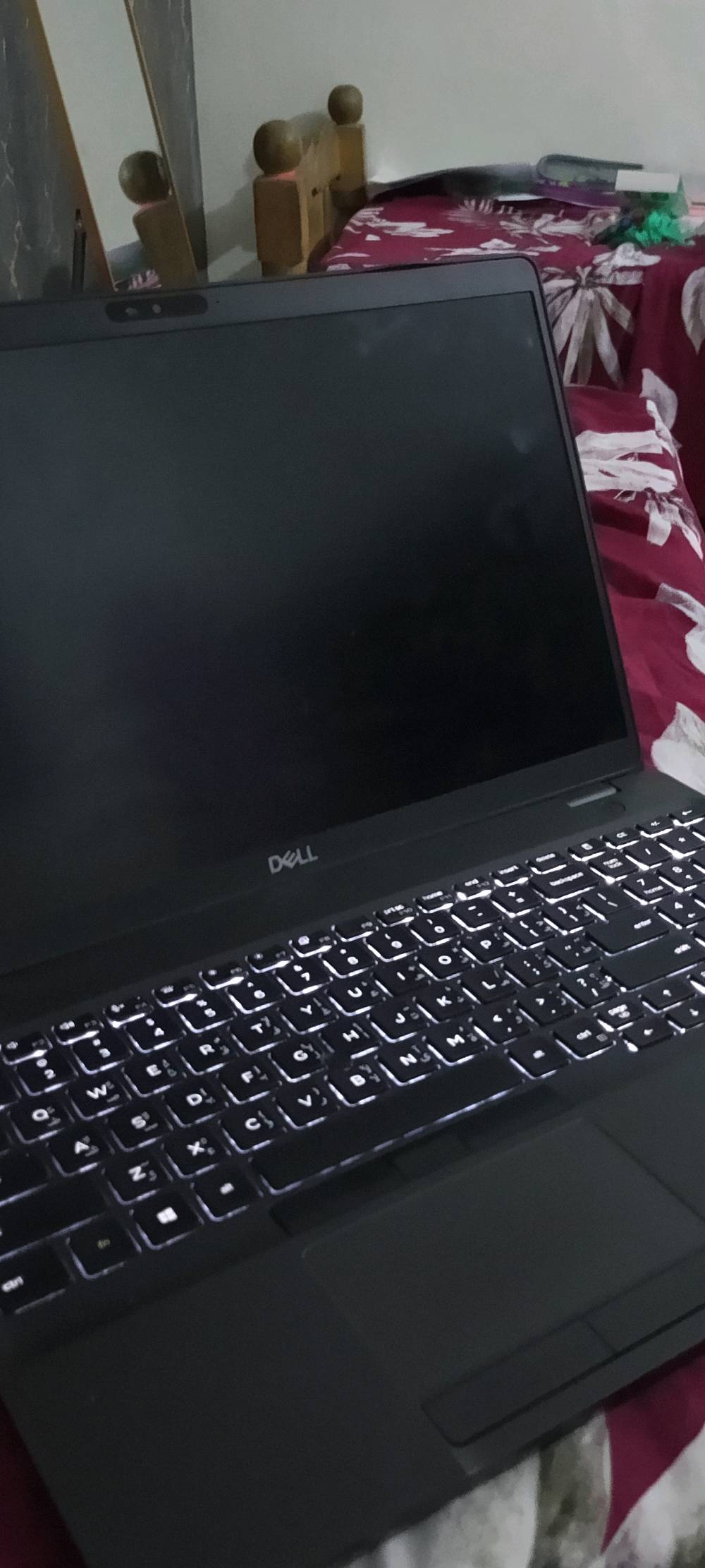 Dell3540 للبيع الجهاز مستخدم استخدام قليل اخو الجديد شخط مابي
المعالج cori7 الجيل 8
هارد 256ssd 
كرت شاشة خارجي 2gb
مناسب البرمجة والتصميم 
يشغل GTA 5 +pes 21 
يشغل باقة ادوبي باكمله سلس جدا 
كيبورد ضوئي عربي انكليزي 
الهدايا 
شاحنه اصليه ✔️ +حقيبة + ماوس ضوئي