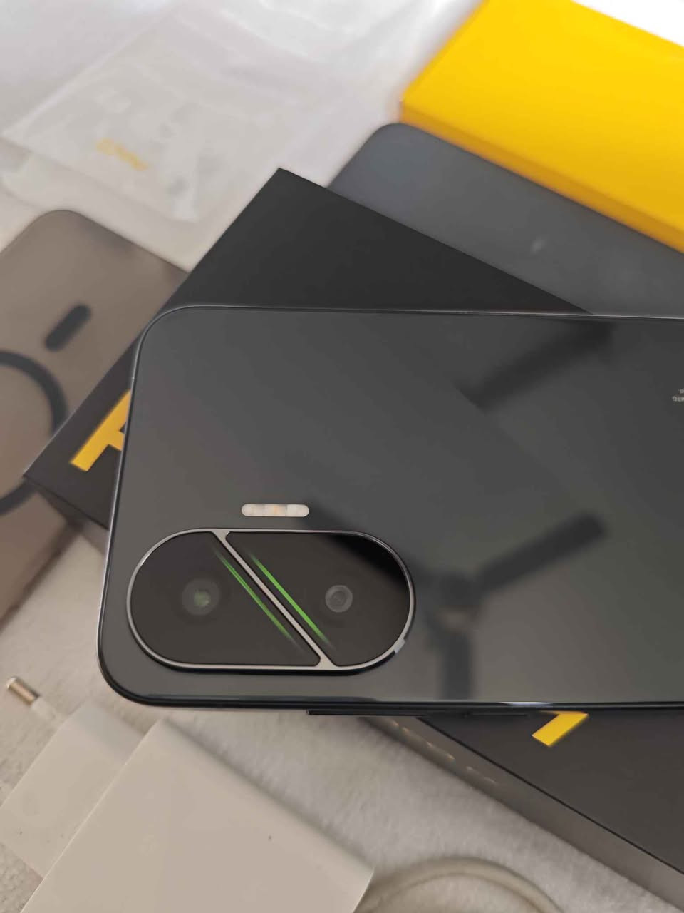 poco f7 عملاق المواصفات 
نظيف جدا كامل ملحقات الاصلية+كفرات عدد 2
ذاكرة 256 رام 8 
بطارية 97% عدد دورات شحن 286 فقط
معالج سناب دراكون 7+جين 4 
ببجي 120 فريم 
شاشة سلاسة فائقة جدا جدا 
بطارية عملاقة 6500 
سعرة 460 الف 
مكاني فلوجة او صقلاوية متوفر توصيل لجميع المحافظات 
*********** واتساب الفلوجة, الأنبار

نص مكتوب في الصور:
- ١٠٠ ٢:٣٠ حماية البطارية معلومات البطارية صحة البطارية ٩٧% الدورات ٢٨٦ بيانات التصنيع مايو ٢٠٢٥ أول استخدام: سبتمبر ٢٠٢٥ حماية شحن البطارية شحن كامل حماية البطارية لتمديد عمر البطارية، سيتوقف الجهاز عن الشحن عندما يصل مستوى البطارية إلى ٨٠% وسيقوم بالشحن الكامل فقط عند الجدول الزمني الشحن الذكي لإطالة عمر البطارية، سيتعلم النظام كيفية شحن جهازك ويتوقف عن الشحن عندما تصل نسبة البطارية إلى ٨٠% في الحالات المناسبة.