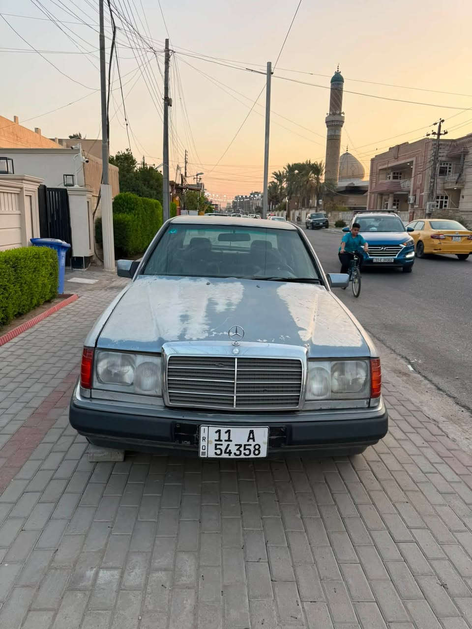 مارسيدس دب موديل 1988
سياره من ناحيه المحرك نضيفه جدا 

تبريد كير محرك كله وكاله 

للتوصل الرقم ***********
الرجاء للتواصل واتساب
