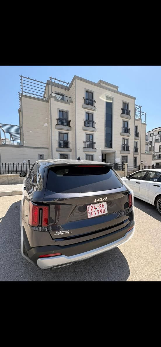 كيا سورنتو 2025  LX  ماشيه  16800 بيها قطعتين صبغ وشويه تعديل بالبنيد  بدون دواخل  بجم وظهر كبس   سياره  جاهزه  مابيها نقص برغي ترايها مال زيرو   العنوان اربيل .   *********** أربيل, العراق
