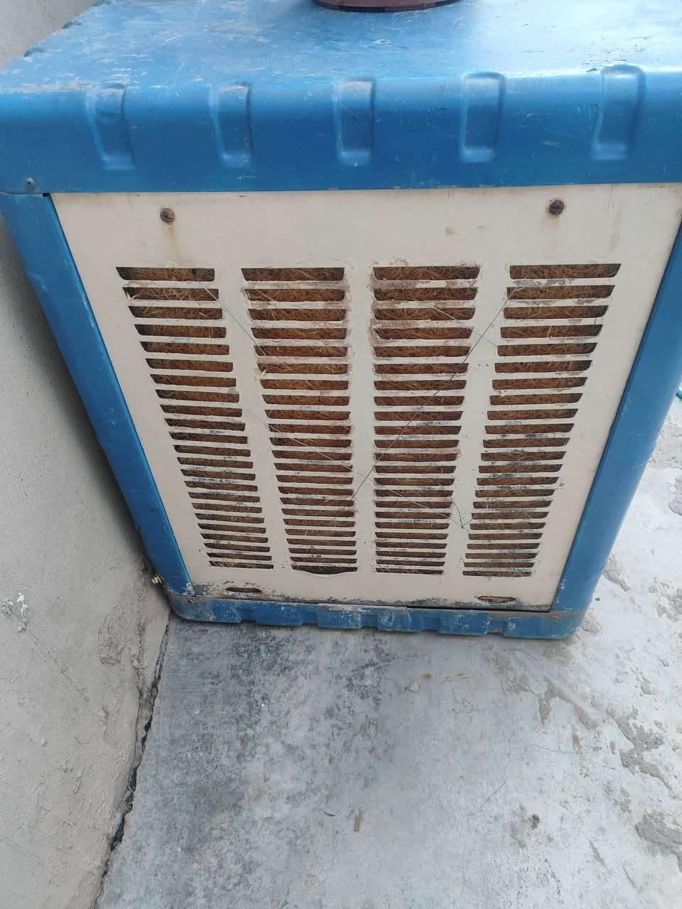 مبرده  اثنين او نص  نضيفه ماطور سرعتين  نضيف بوب  نضيفه   مبرده. جاهزه بس تشغله  السعر 90او بيه مجال. العنوان واحد حزيران للستفسار. اتصل برقم  ***********
