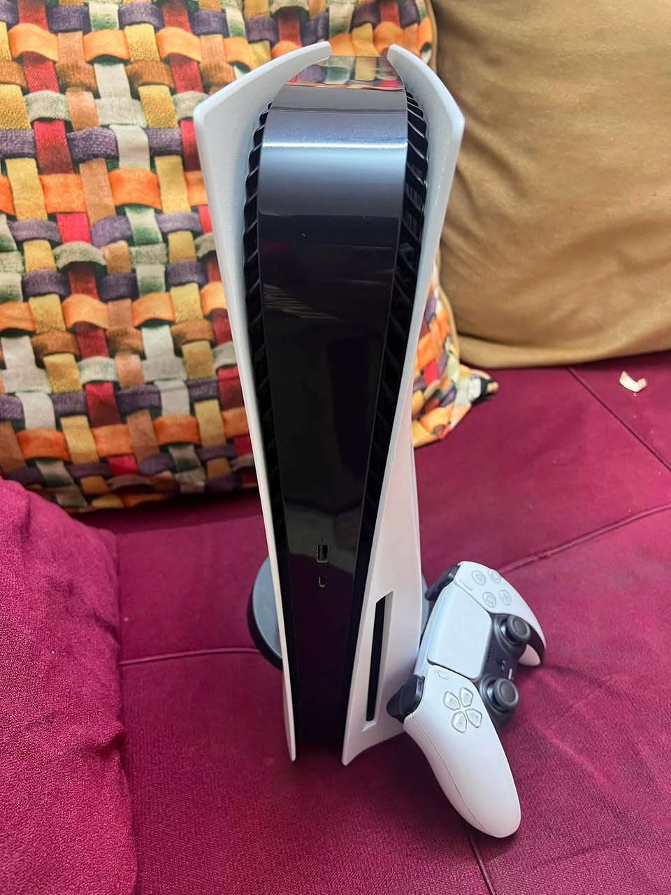 Ps5 للبيع
•جهاز نظيف جداً شخط مابي
•البلي نسخه فات (اوربي)
•كامل ملحقاته وياه 
•استخدام قليل جداً جداً جداً برغي ممفتوح بي بعده ستيكر 
•جويستك مالته بدلت الكيوره و خليته مغناطيسيه طلبته من بره العراق الله شاهد حتى مموجوده هنا بوحده كلفت 50$ ضمانه مدى الحياه ميصير بيه درفت 

•السعر 730الف مجال بسيط بي 
للتواصل واتساب ***********
