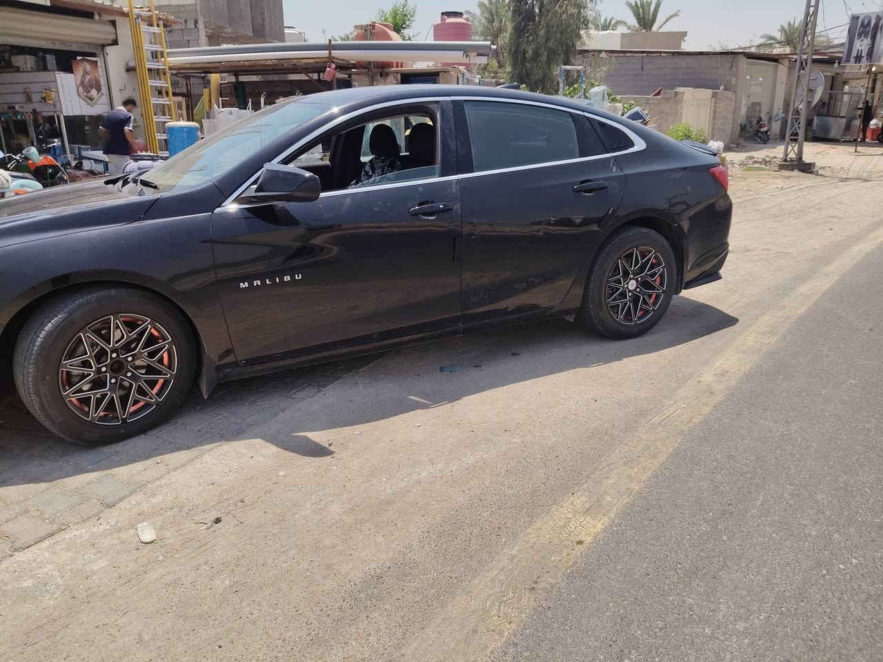 سلام عليكم اخوان هاي ماليبو موديل2022 بيه باب السايق بس مبدل بدون صبغ السعر 125 مكان كربلاء ترهم مراوس أب أقل سعر  ***********
