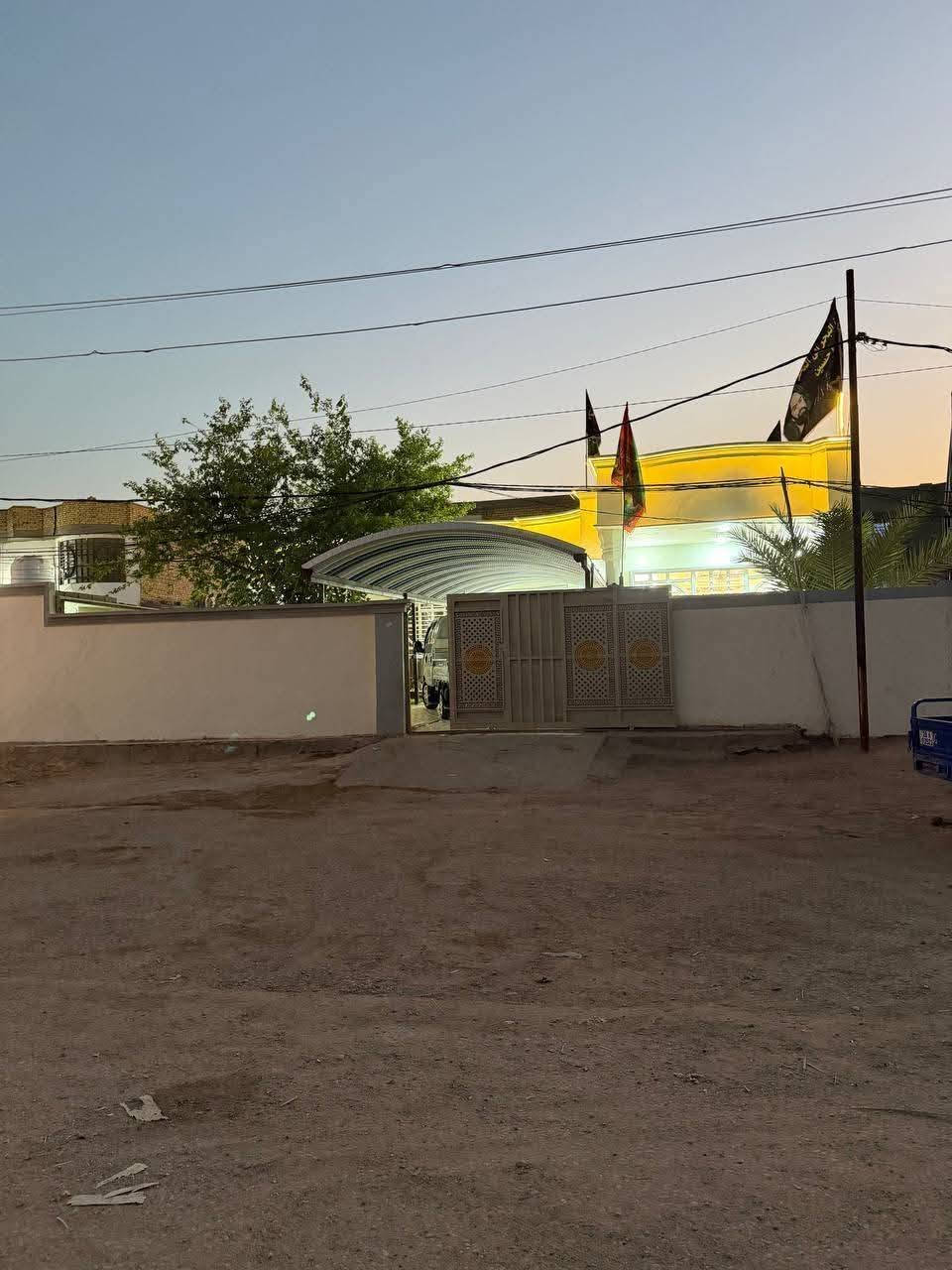 للبيع🏠
600 متر _طابو زراعي
📌مقابل قريه الغدير عمود 282
شارع المطحنه
مساحة البناء 300_مع حديقه300متر 
استقبال_غرف عدد5_صاله_صحيات عدد4 
بناء صب كونكريت_طابوق جمهوري 
للاستفسار اكثر زورونا في كيبك للعقار والمقاولات او مراسلتنا ع واتساب ***********
