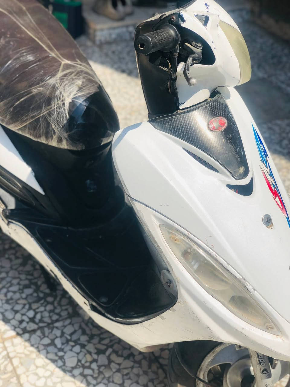 🏍️ دراجة كامكو للبيع الدراجه جاهزه ومكمله 
🔹 شلعة فول
🔹 المحرك ناعم ومرتب
🔹 نكّرة سلف
🔹 هندر جاهز
🔹 اللايتات والإشارات كلهن شغالات ✅
🔹 الدراجة جاهزة للاستخدام وما تحتاج شي
الدراجه سعرهه 400 وبيهه مجال للشراي

📞 ، التواصل خاص او الاتصال على الرقم ***********
