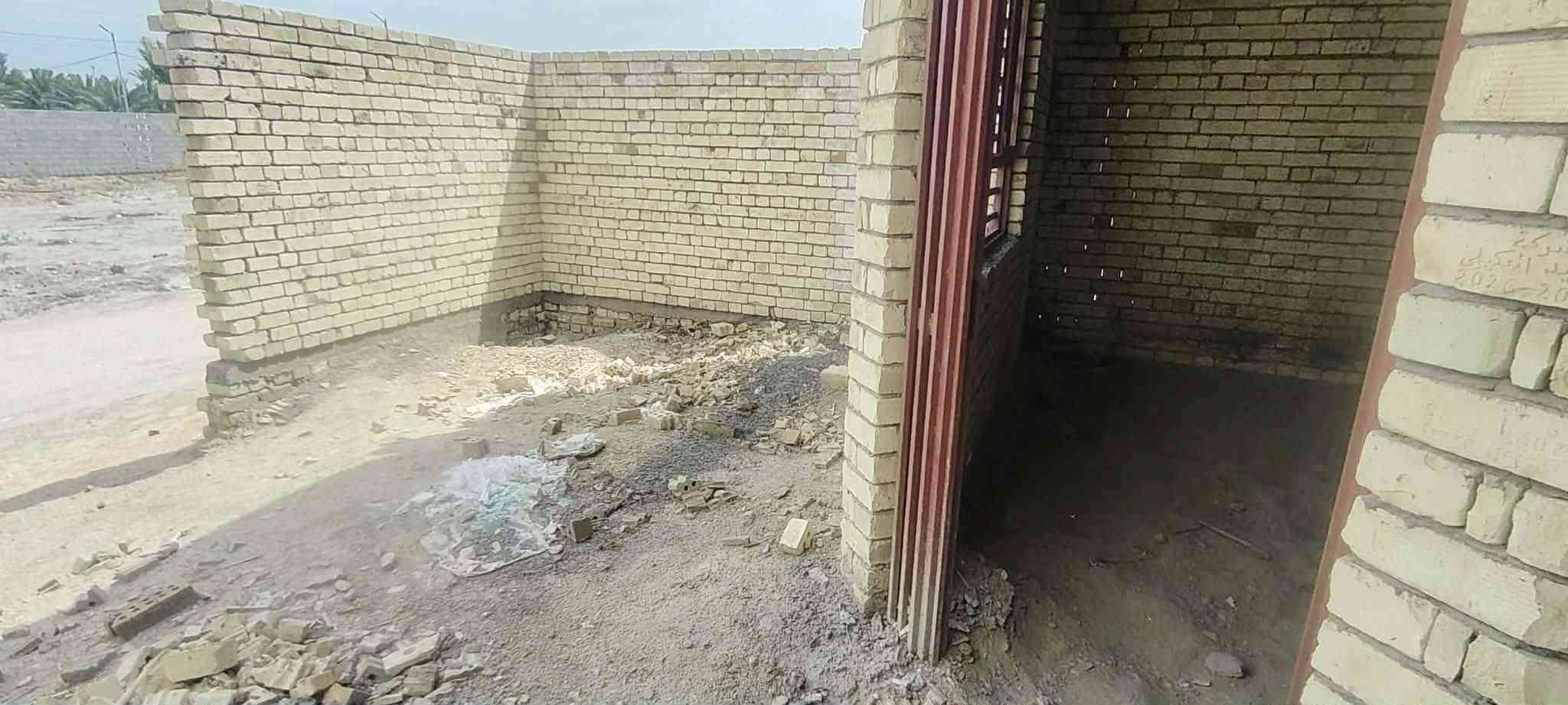 السلام عليكم //// يرهم نضام قصط
هيكل للبيع طابو زراعي سند ٢٥ المساحه ٢٠٠ متر العنوان بالسده الشركه الصينيه من جهت السجه تفاصيل البناء رباط ارضي بناء طابوك والسكف صب / يتكون من غرفتين + صاله + ستقبال + مطبخ + صحيات داخليه وخارجيه السعر المطلوب ( 60 ) مليون وقابل لتفاوض الاستفسار اكثر // *********** // ***********
