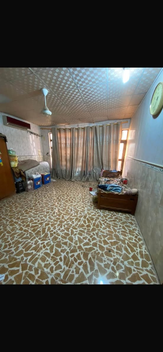 دار في حي الميلاد شارع مزرعه سيد علي بين شريط شارع 20 وشارع الجنه قريب على شارع الحولي وشارع كربلاء  المساحه 100 متر طابقين ثلاث غرف نوم صاله فوك وصاله جوه 3 حمامات صب كونكريت طابوك جمهوري  السعر 115 مليون 
التواصل واتساب فقط ***********
