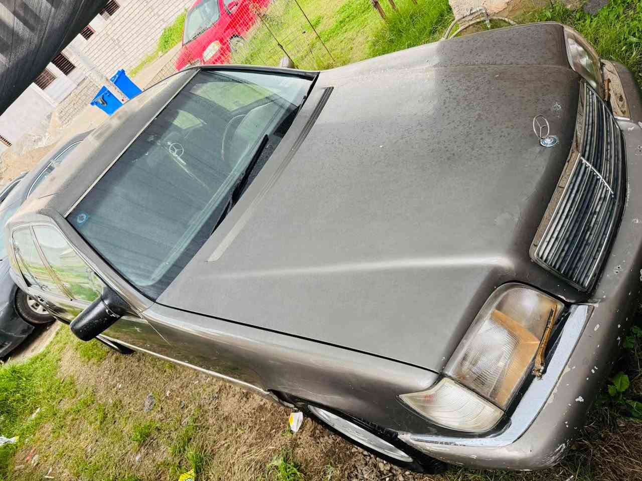 السلام عليكم مارسدس s500 1992
محرك بلادي (V8) 
رقم انبار دولي مشروع وطني ب اسمي
هزة ما منتهية بعد 
سنوية لل2031 
تخم تاير جديد 
صدر نص عمر 
كهربائيات كلها شغالة 
تبريد تدفئة شغالات 
السيارة بلادية و نظيفة 
العنوان صلاح الدين الشرقاط 
السعر 55 ويرهم مراوس حسب القناعة 
***********
