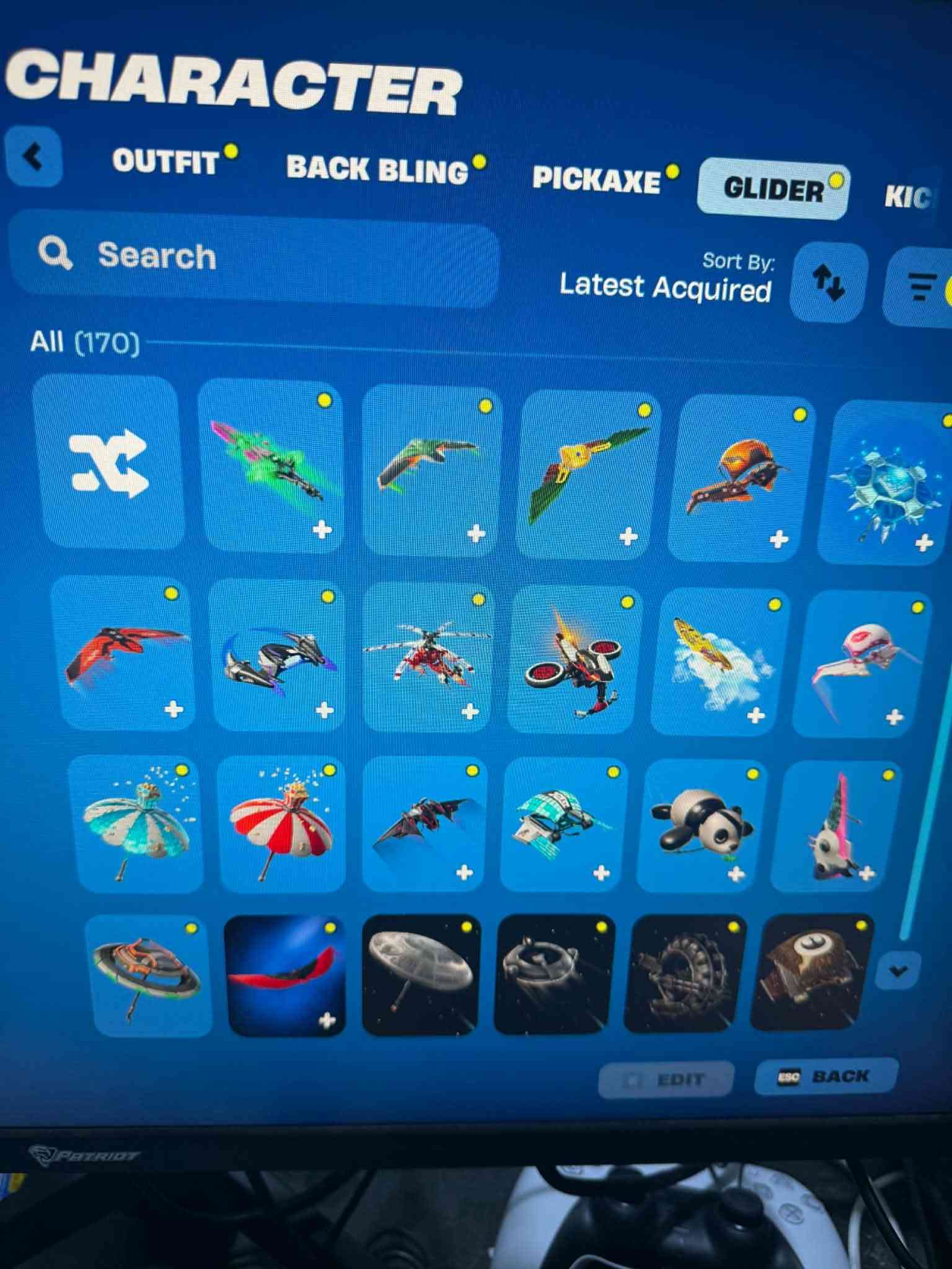 مرحبا
حساب فورت نايت (ابك) وتكدر تربطه على اي منصة 
الحساب قديم حيل  من سيزن رابع او خامس 
الحساب بي 3500 فيبوكس 
سكنات واكسات وكلشي خير من الله والصور كدامك 
140 سكن تقريبا 
145 بيكاكس 
وايموتات هواي محاسبهن 
  السوالف المشتريهن بالحساب كلهن حلوات يعني مو شلون ماجان واللي  يلعبون فورت يعرفون شنو اقصد
السعر حيل مناسب 40 دولار وبي مجال 
واتس ***********

نص مكتوب في الصور:
- CHARACTER
- OUTFIT
- BACK BLING
- PICKAXE
- GLIDER
- KIC
- Search
- Sort By:
- Latest Acquired
- EDIT
- BACK
- CHARACTER OUTFIT BACK BLING PICKAXE GLIDER KIC Search Sort By: Latest Acquired EDIT BACK
- CHARACTER OUTFIT BACK BLING PICKAXE GLIDER KICKS Search Sort By: Latest Acquired EDIT BACK
- EMOTES 1 Search Sort By: Latest Acquired All (29) 1 5 4 EDIT ESC BACK
- All (170)
- ESC BACK