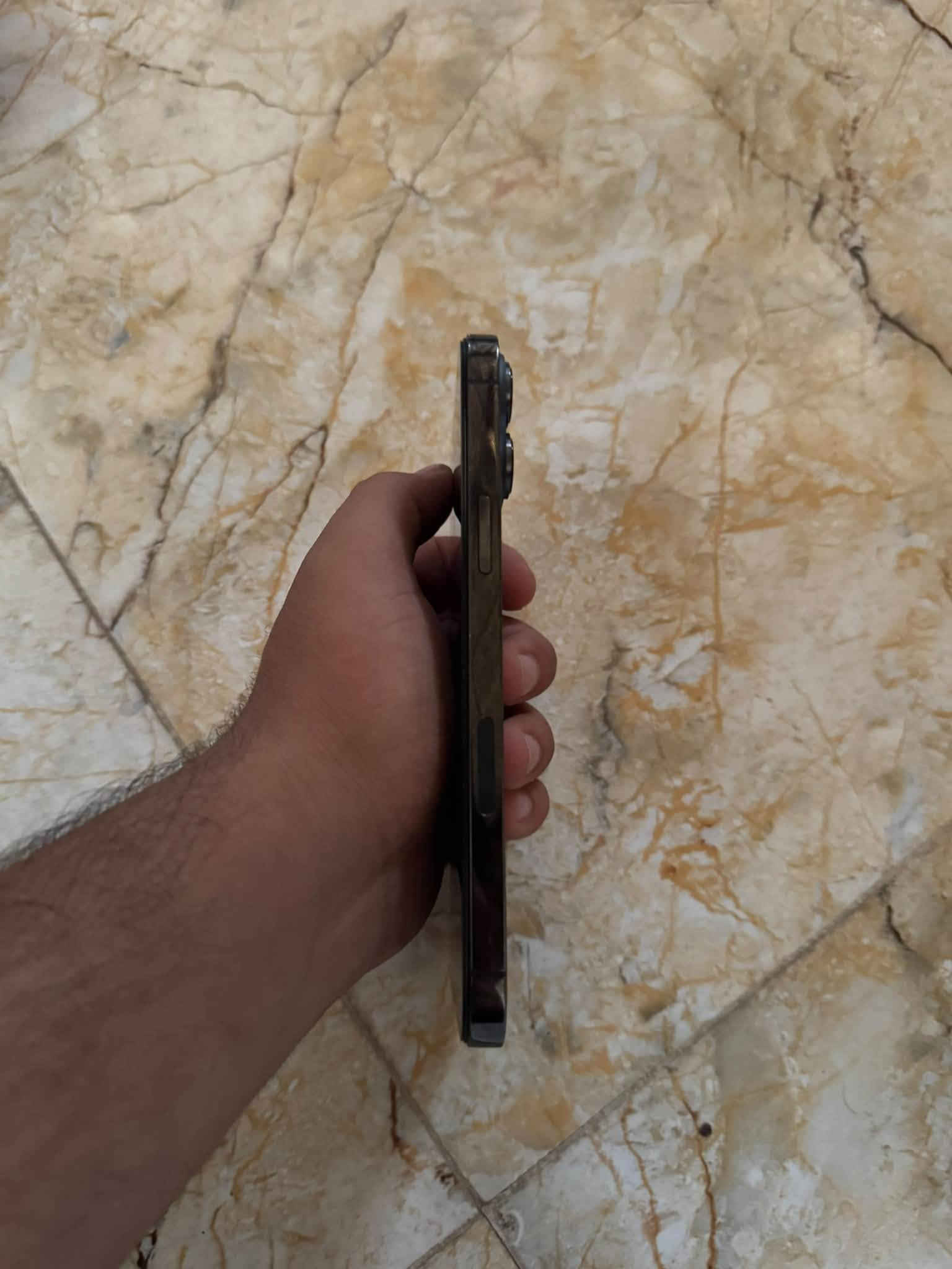 السلام عليكم
للبيع ايفون 13 برو ماكس اسود 

مبدل شاشه زينه فيس ايدي شغال

ذاكره 256

🔋83

الجهاز يخبل 

السعر 500 وبي مجاال مكاني الايسر 

***********

نص مكتوب في الصور:
- 3:32 75 حالة البطارية والشحن كما هو الحال مع البطاريات القابلة لإعادة الشحن، بطارية الهاتف قابلة للاستهلاك وتصبح أقل فاعلية مع الوقت. معرفة المزيد... الحد الأقصى للقدرة 83% هذا قياس لقدرة البطارية مقارنة بقدرتها عندما كانت جديدة. قد تتسبب القدرة المنخفضة بتقليل ساعات الاستخدام بين عملية الشحن والأخرى. أقصى قدرة للأداء ستساعد الأنظمة المضمنة في النظام والمكونات في تخفيف آثار الأداء التي قد تلاحظها أثناء التقدم الكيميائي في عمر بطارية iPhone. شحن البطارية المحسن للحد من استنزاف عمر البطارية، يتعلم الـ iPhone من عادات الشحن اليومية، بحيث ينتظر ولا يتجاوز 80% حتى يحين موعد حاجتك إلى استخدامه.
- 3:32
- 75
- مساحة تخزين iPhone
- iPhone
- المستخدم: 76.16 غ.ب. من 256 غ.ب.
- 179.84 غ.ب.
- التطبيقات • الصور • iOS • بيانات النظام
- توصيات
- إزالة التطبيقات غير المستخدمة
- تمكين
- إزالة التطبيقات غير المستخدمة تلقائيًا عندما تكون مساحة التخزين منخفضة. ستبقى مستنداتك وبياناتك محفوظة.
- الحجم
- PUBG MOBILE
- آخر استخدام: اليوم
- 23.48 غ.ب.
- TikTok
- 4.2 غ.ب.
- Snapchat
- 3.66 غ.ب.
- التطبيقات Whats
- 3.25 غ.ب