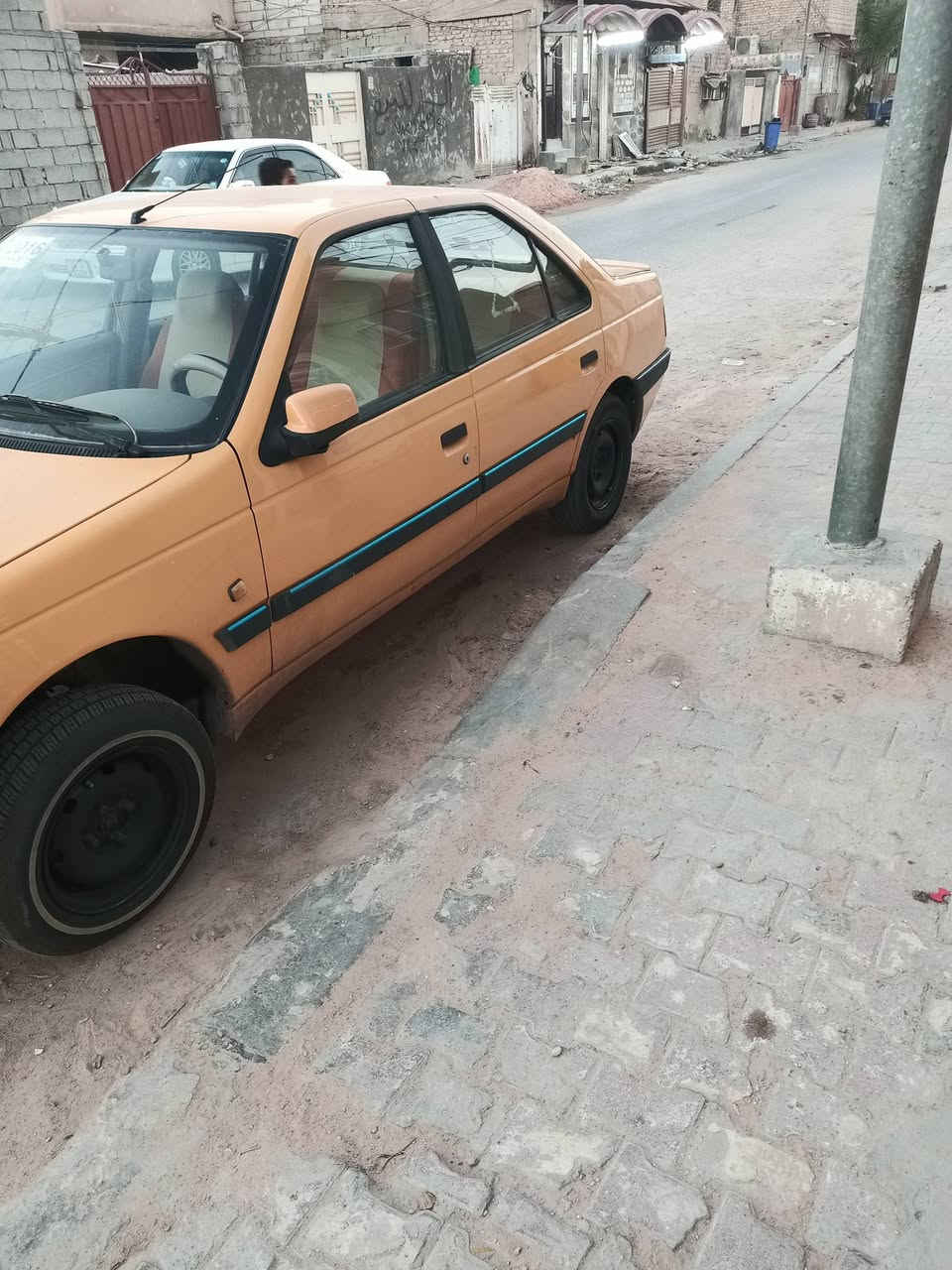 السلام عليكم سيارة بيجو مكفولة كفالة عامة سونارها موجود بيها تخم تاير دوشمة جديده حداديه سيارة جاهزة داخله هزه رقم جديد انگليزي موديل 2016 سنوية 2030العنوان كربلاء حي الغدير قرب حديقة الياسمين للأستفسار الاتصال على الرقم ***********الاسيا ***********السعر 50ورقة وبيها مجال للشراي
