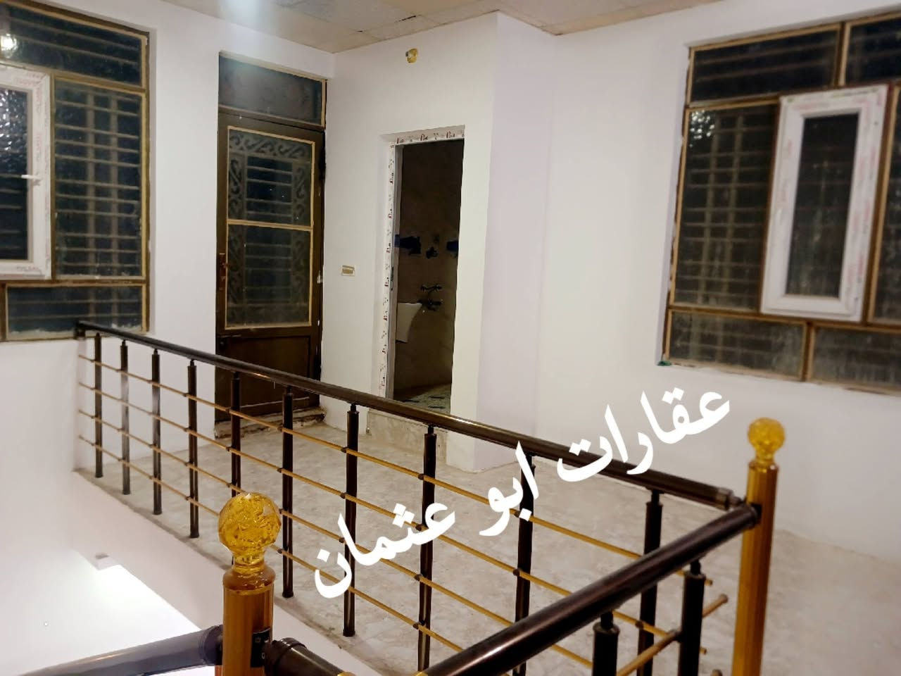 مشتمل البيع حي الجامعة المساحه ١٢٥م شارع ١٠م طابقين ٣غرف وصاله ومطبخ ستقبال كراج صحيات شتايكر السطح البيت شغل درجة أولى سنه البناء ٢٠٢٠ للستفسار عن السعر اتصل ***********
