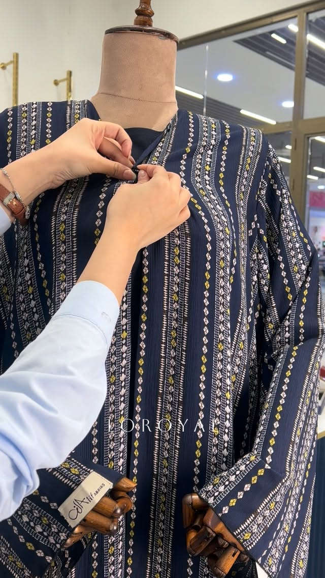 ⁨	⁨	بشت نيلي  السعر : 60

‏
الهاتف ☎️ ⤦
*********** - ***********
خدمة توصيل لجميع المحافظات 🚖⁩⁩

نص مكتوب في الصور:
- OROYAL