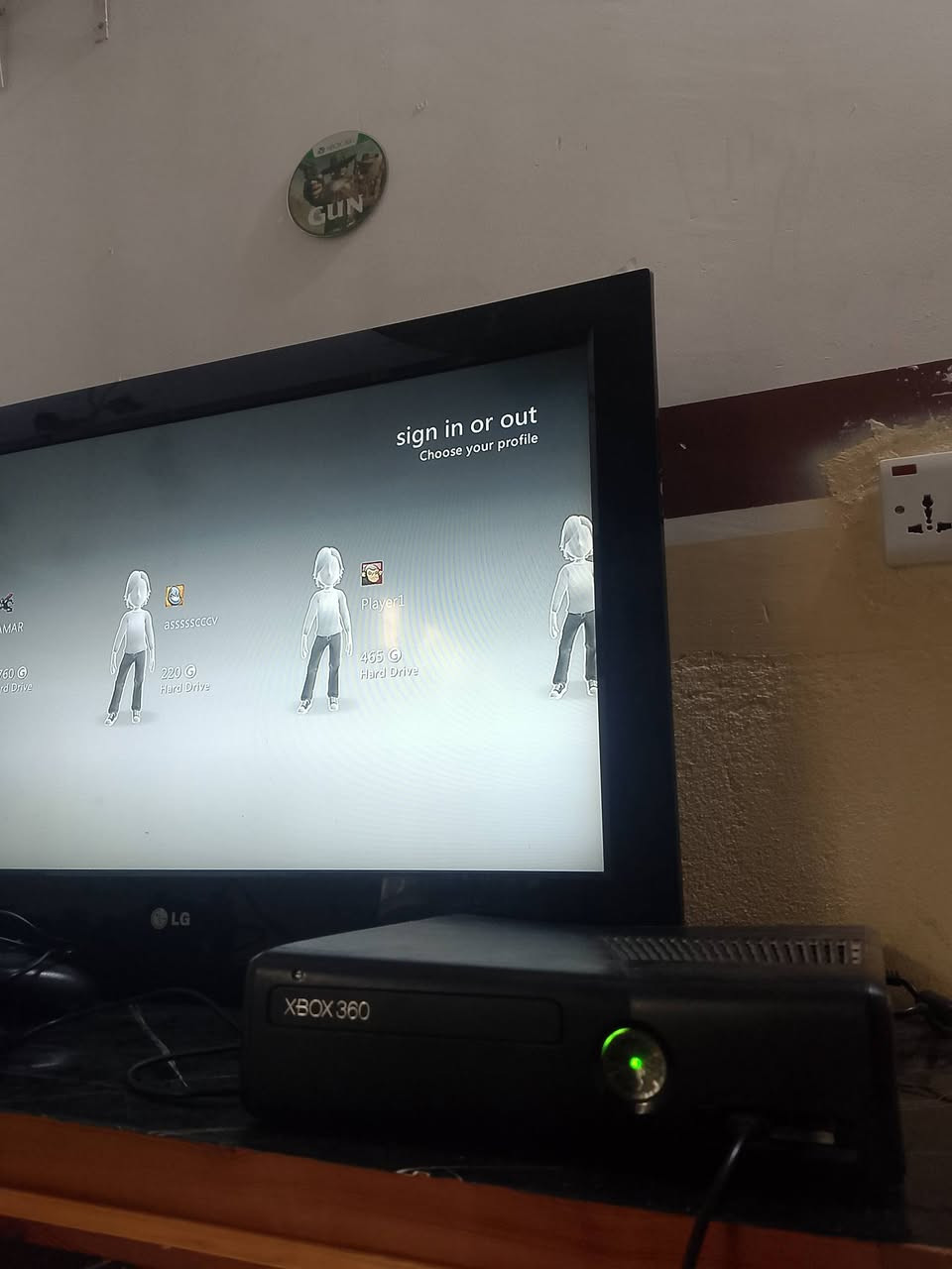سلام عليكم XBOX 360 للبيع اخو الجديد هارد يحتوي على142لعبة مكاني ديالى لايوجد توصيل رقم الهاتف ***********
