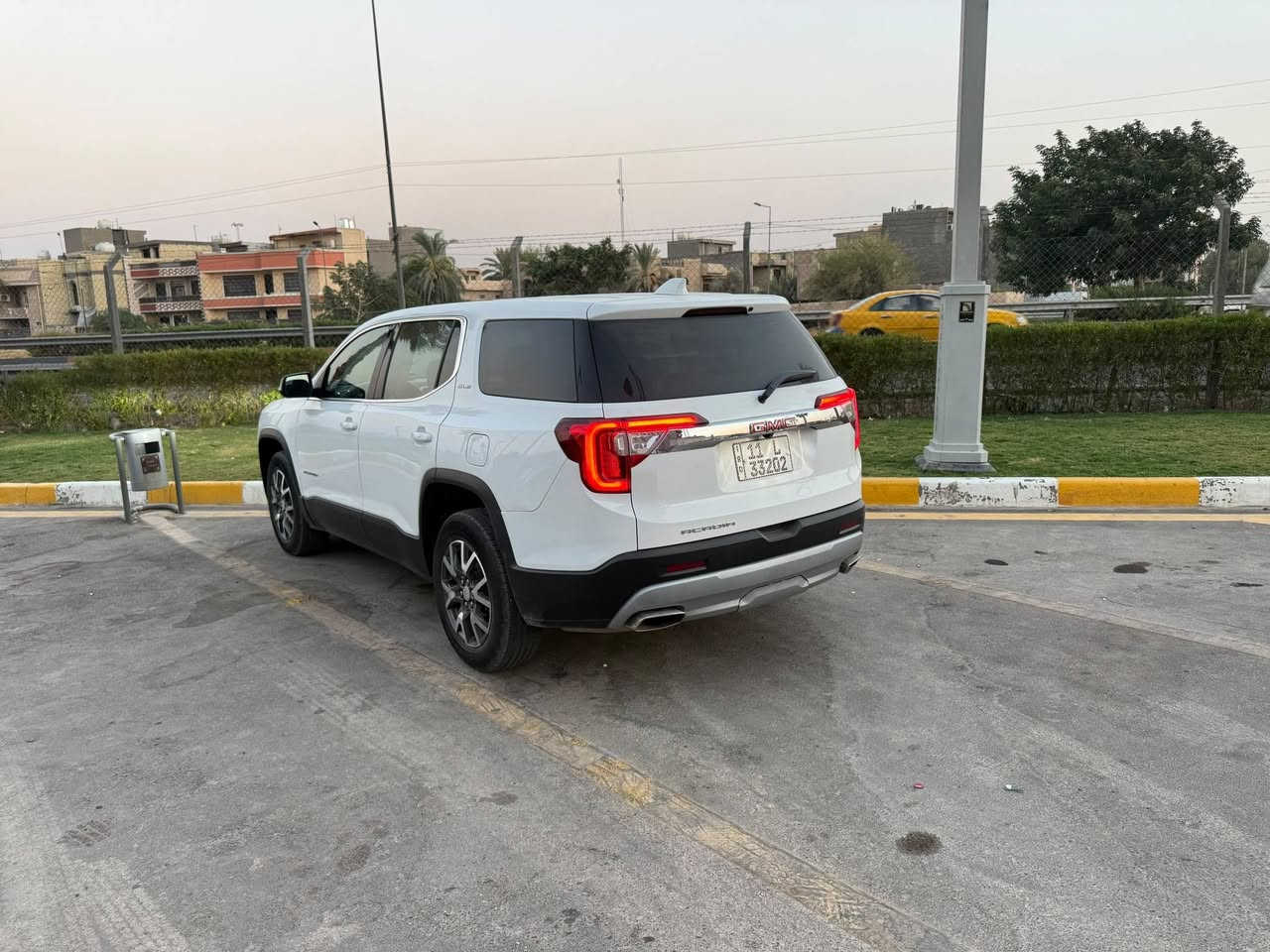السلام عليكم للبيع او المراوس  GMC اكاديا 2023 باسمي
 ماشيه 23 الف كيلو متر وليس مايل الحادث موضح مع الصور والسونار مرفق السياره جاهزه مابيها اي نقص السعر 178 ورقه وبيها مجال بسيط للطيبين للاستفسار الاتصال بالرقم *********** يوجد واتساب واتصال عادي موقع السياره بغداد الغزاليه مع جزيل الشكر لاداره الموقع والاعضاء الكرام
 رقم الشاصي
1GKKNKL45PZ239767
