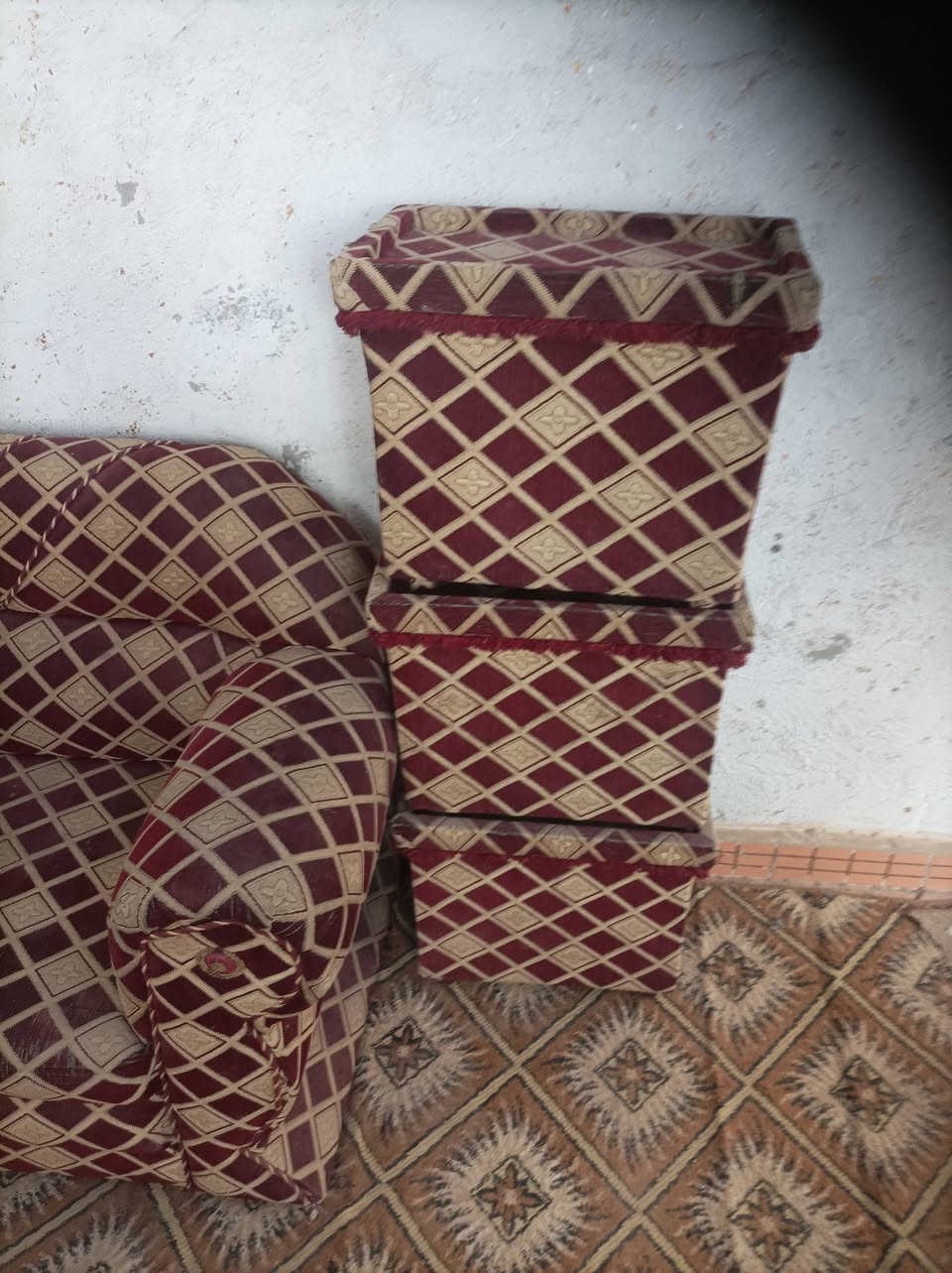 السلام عليكم عندي اغراض للبيع مكان نجف
