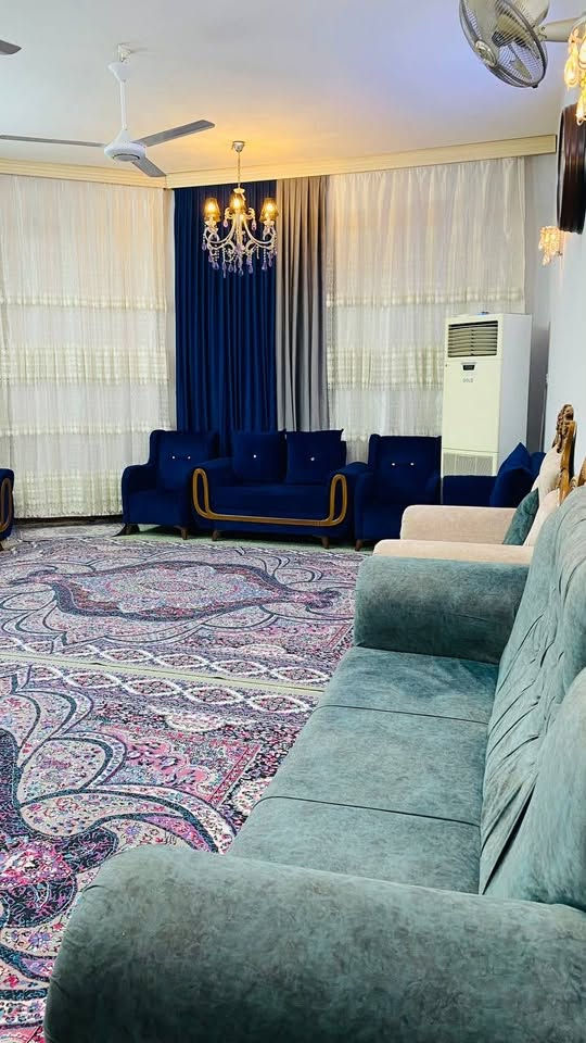 🔥🏡 دار للبيع | الحلة 🔥
📍 شارع 60 – حي الكفاءات
📌 خلف مستشفى بابل الأهلي 

📐 المساحة: 300 متر

🏠 طابقين | 7 غرف نوم

🔻 الأرضي:
🛏️ غرفتين | 🛋️ استقبال وهول
🍳 مطبخ حار + بارد
🚿 مجمع صحيات + صحيات خارجية

🔺 العلوي:
🛏️ 5 غرف نوم
🏠 هول | 🚿 مجمع صحيات

✨ مساحة واسعة
✨ موقع مميز
✨ مناسب للعوائل الكبيرة

📸 التفاصيل كاملة بالصور

📞 للسعر والاستفسار:  ‭***********‬
