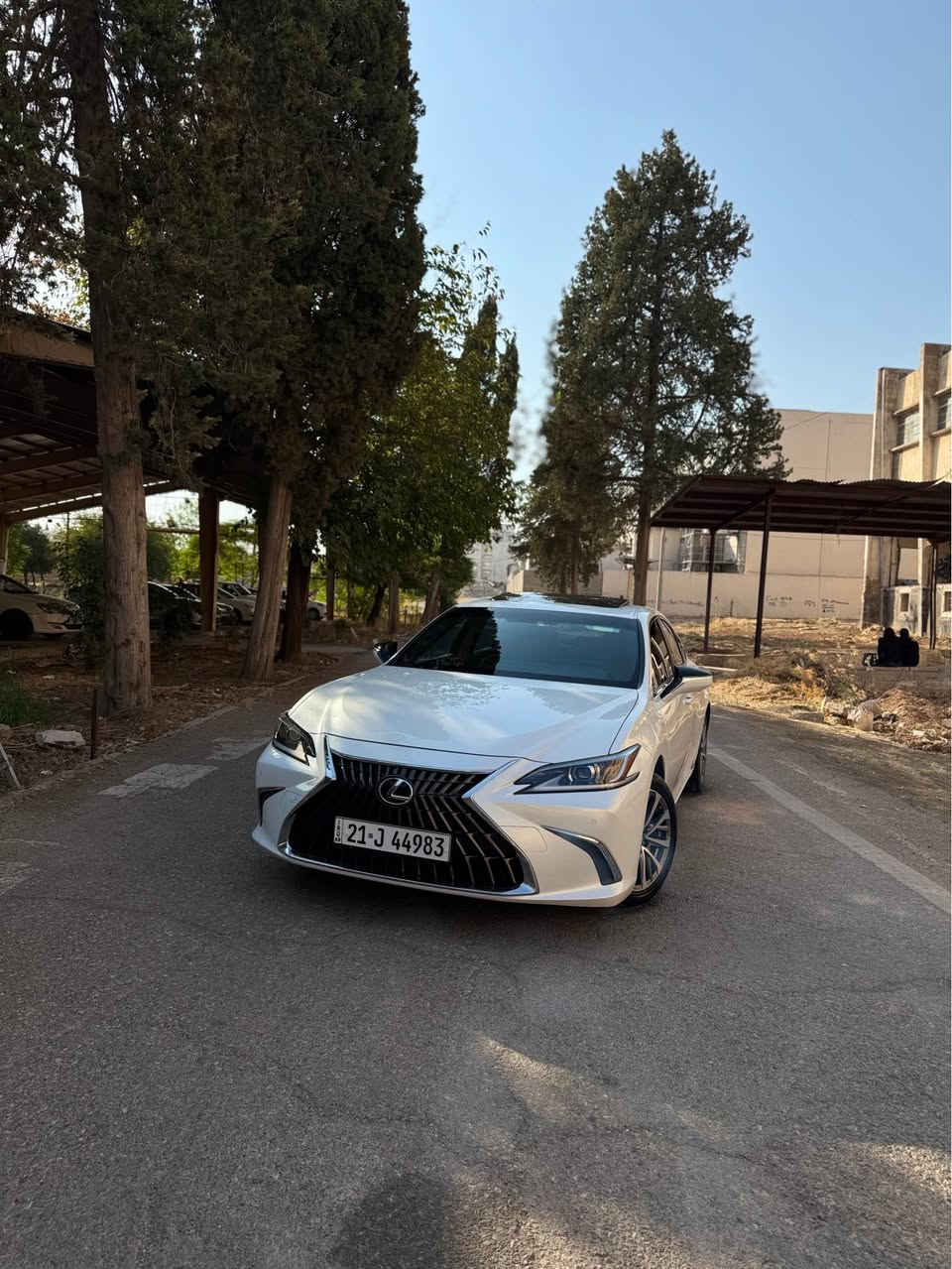 Lexus 2024 ES300H 
Hybrid
سەیارەکە فول مواسەفاتی خلیجیە 
ناوقەیسی و بەسمە 
پێش و دوا حاسە 
شاشە و کامێرە و کار پلەی 
پەردە
زۆر مواسەفاتی تر 
سەیارەکە پێش و دوای کەپسە ئیرباگی نەتەقیوە ڕەسمی حادیسەکەشی هەیە 
٢ پارچەی بۆیاخە چەمەلەخی دواوە و سنوق بێناوگرتن 
گێڕ و مەکینەو تەحویل و غەرامە بە شەرت 
نرخ:٢٦٥
*********** السليمانية, العراق

