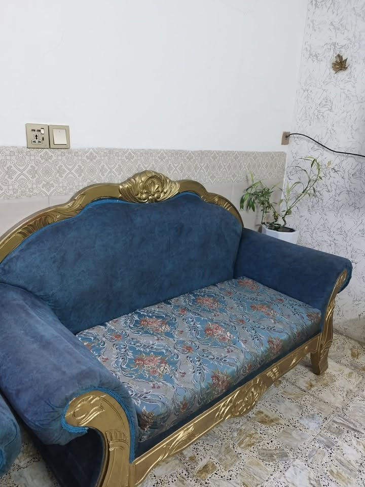 السلام عليكم تخم قنفات ملكي للبيع١٠ مقاعد سعره ٢٠٠ الف مكاني الغدير قرب ساحة ميسلون
***********
